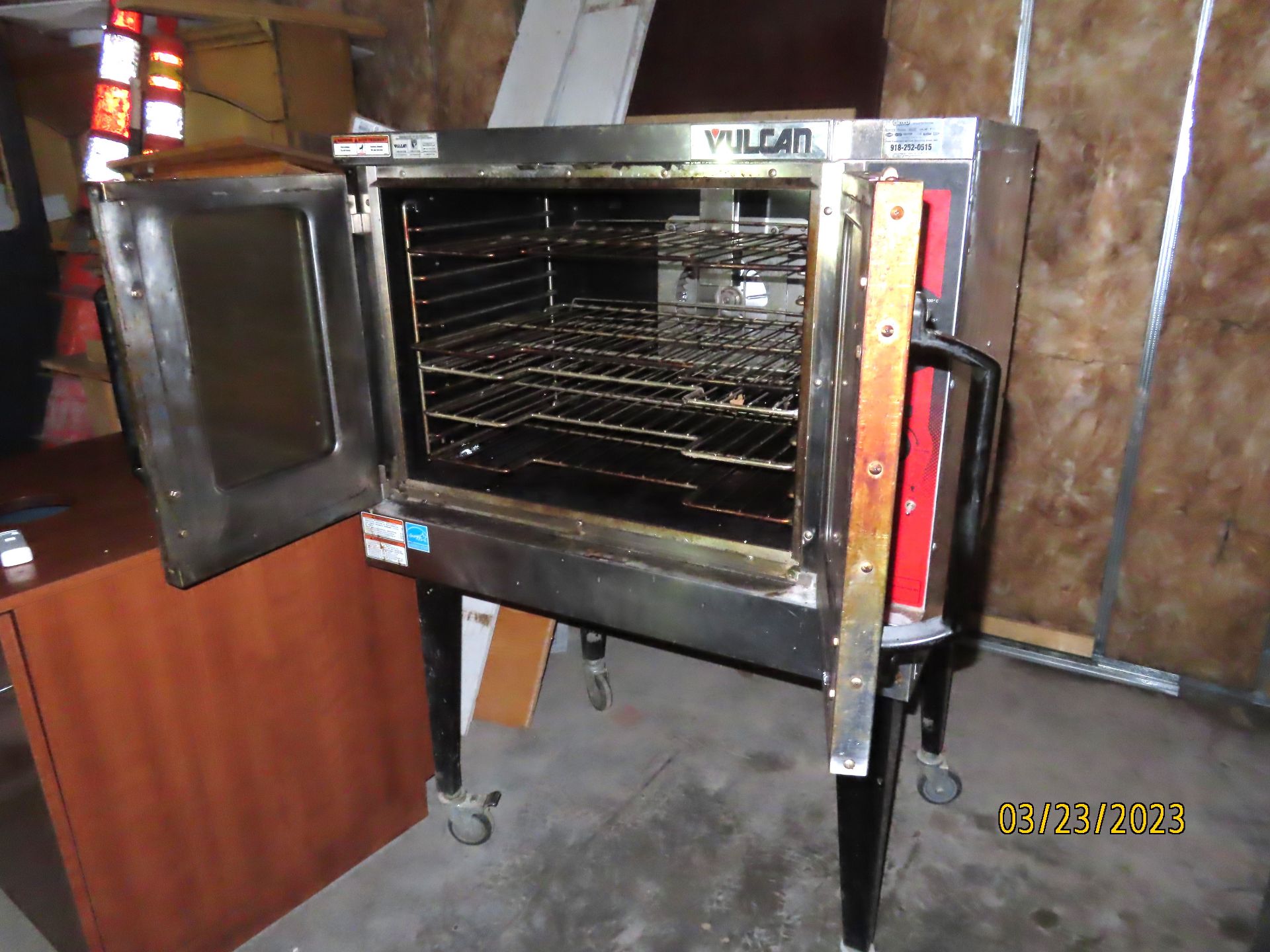 VULCAN VC5GD-11D1 CONVECTION OVEN, S/N 481930994, S.S, 2-DOOR, NAT. GAS, W/ROLLER BASE & RACKS