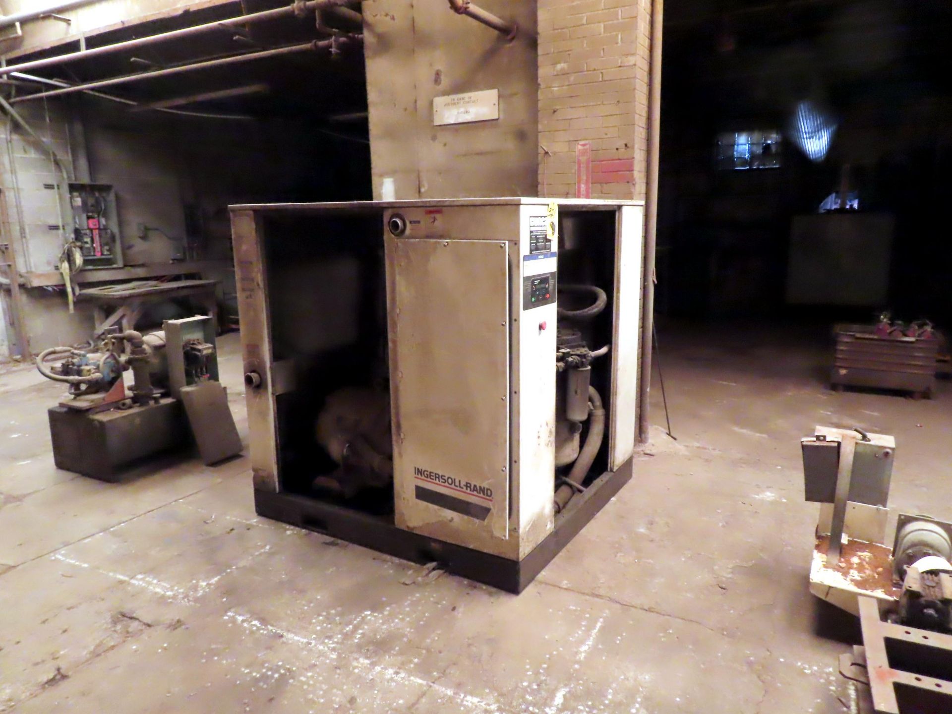 INGERSOLL RAND ROTARY SCREW AIR COMPRESSOR, M# SSR-EP100, 100 HP, 446 CFM (OPERATING CONDITION UNKNO - Image 2 of 2