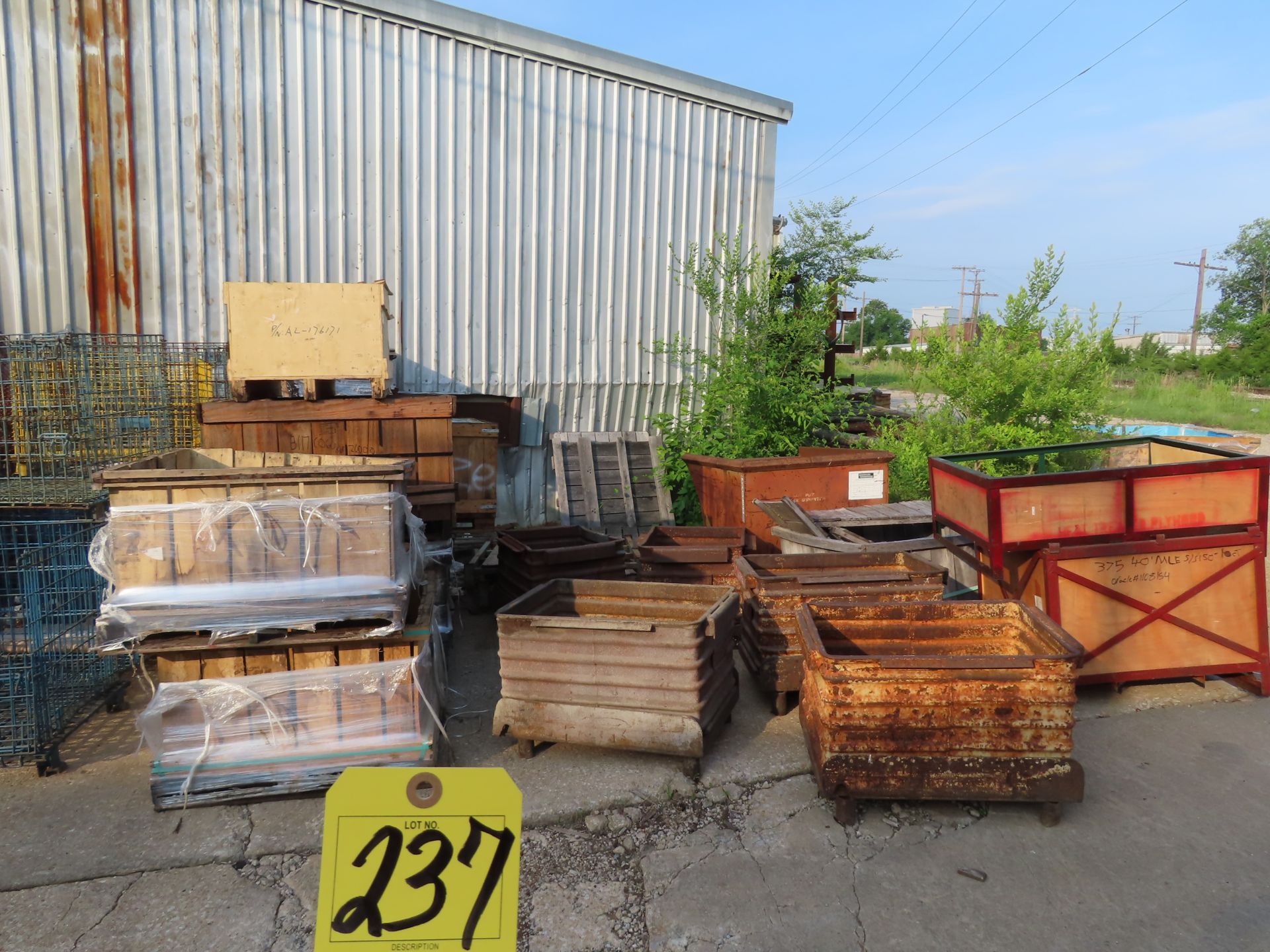 LOT MISC. STEEL PARTS TUBS & WOOD CRATESBLDG: 1 - LOT MISC. STEEL PARTS TUBS & WOOD CRATES