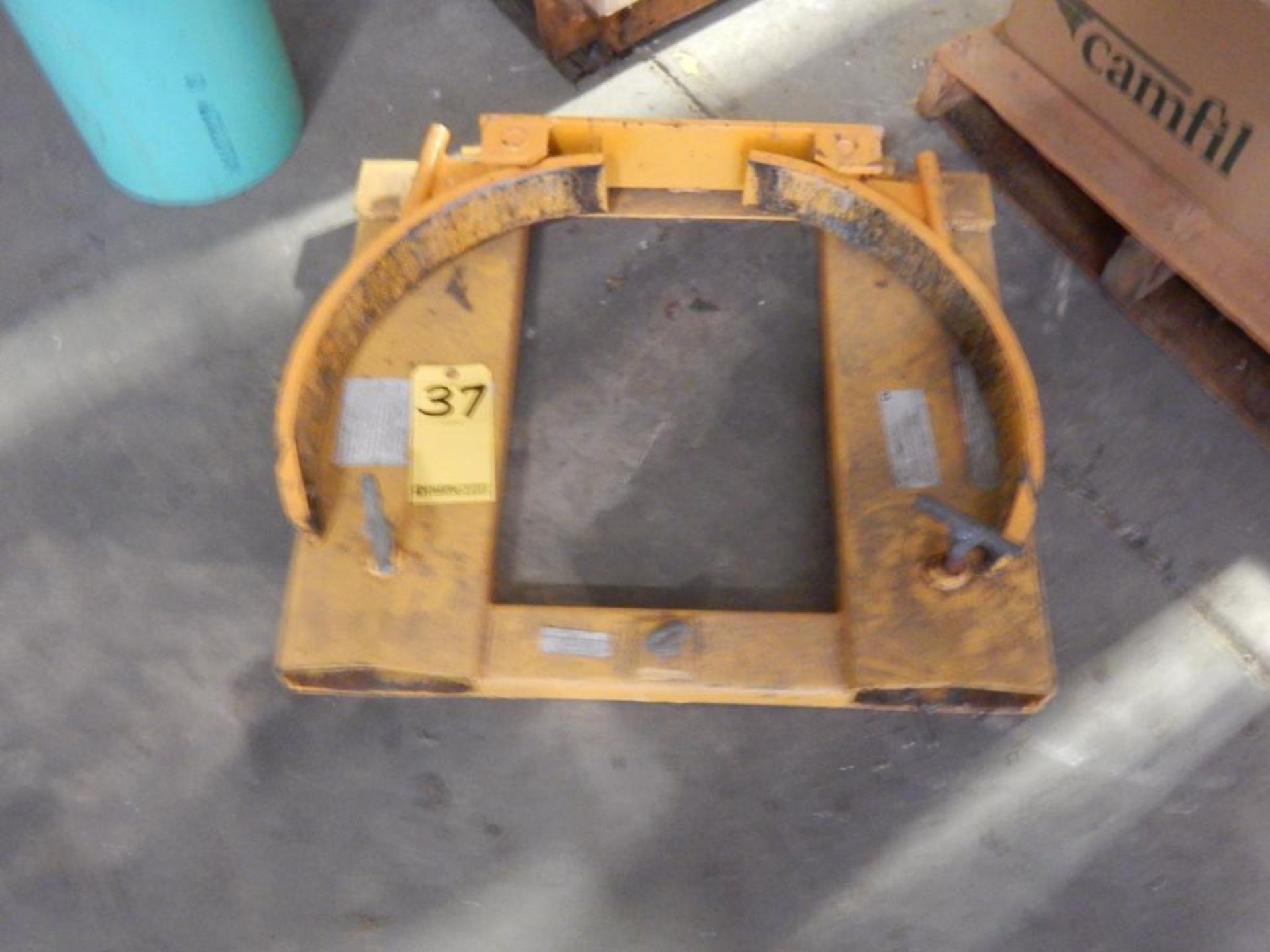 YELLOW FORKLIFT DRUM LIFTER