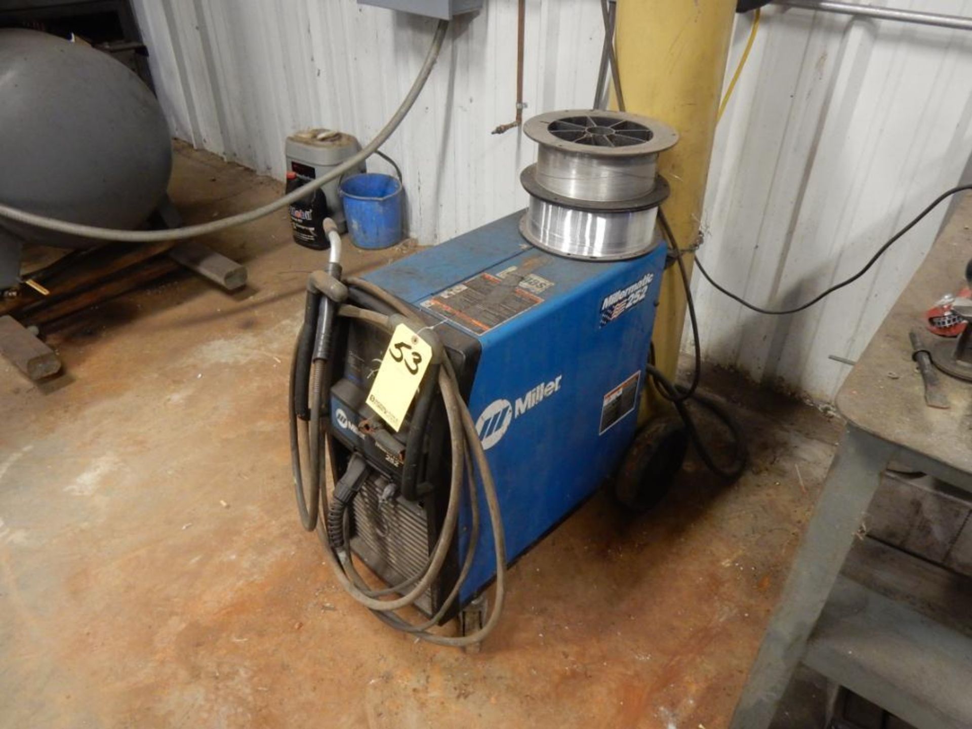 MILLER MIG WELDER, M# MILLERMATIC 252, S/N LH160459B - NO BOTTLE INCLUDED