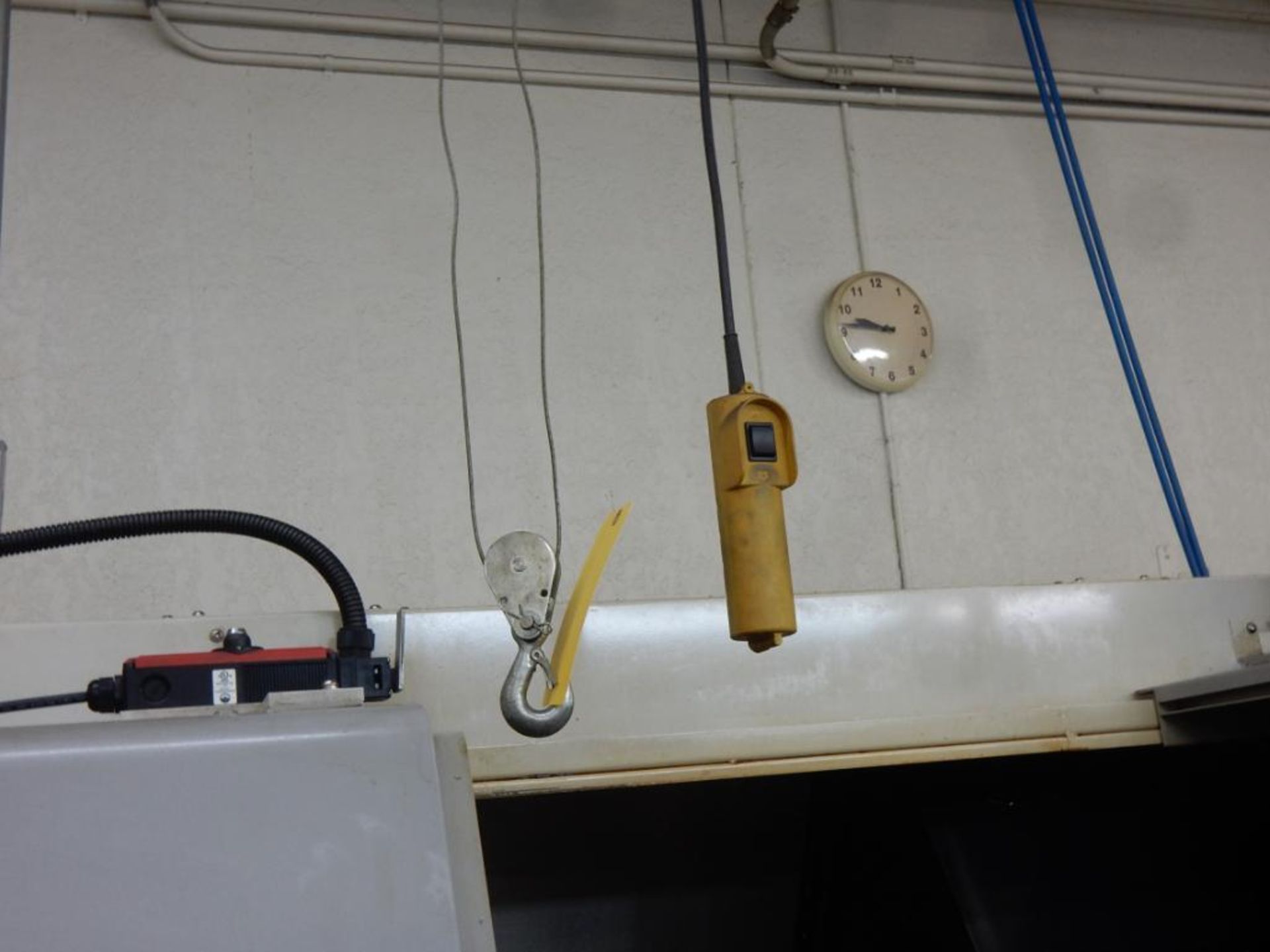 CHICAGO APPROX. 500 LB. ELEC. CABLE HOIST (NO TROLLEY) PENDANT CONTROL - Image 2 of 2