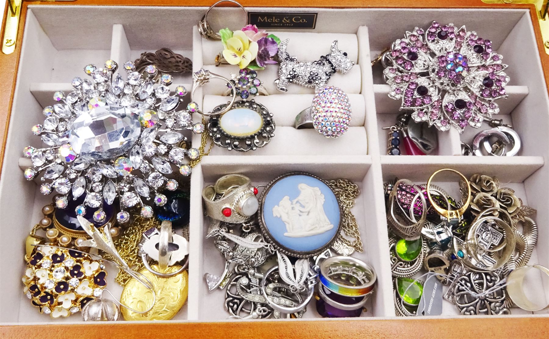 Collection of silver and costume jewellery including rings - Image 3 of 4