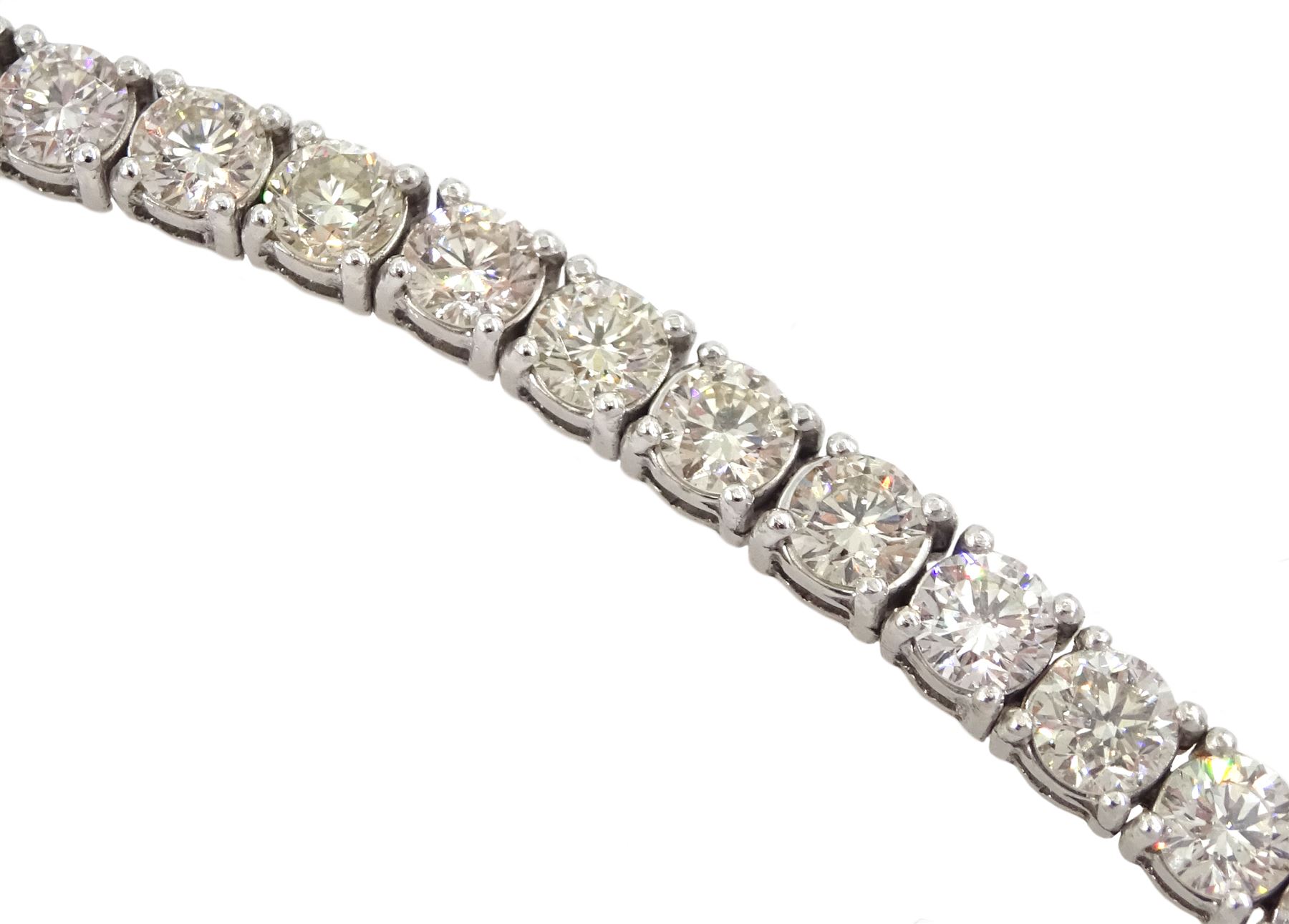 18ct white gold round brilliant cut diamond bracelet - Image 4 of 4