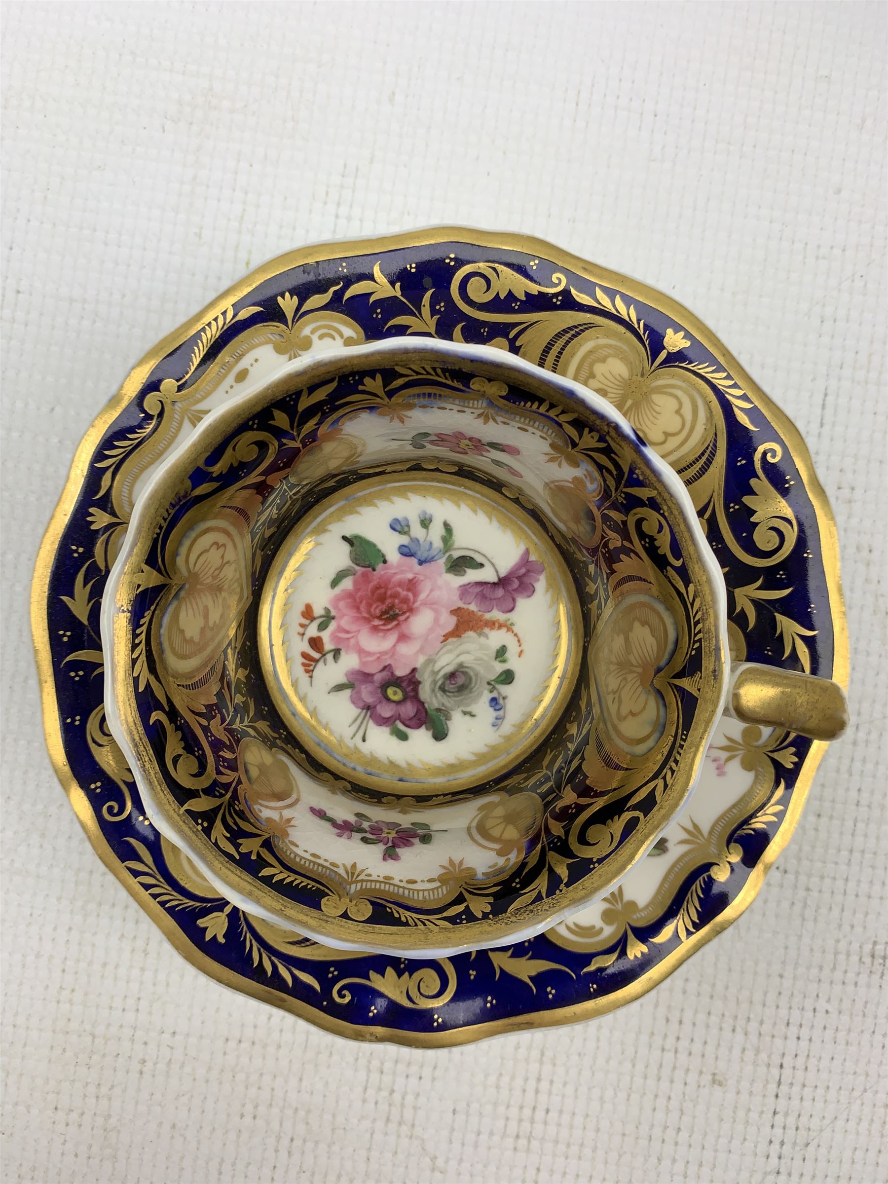 Early 19th century cachepot decorated with gilt ring handles on red ground with gilt seaweed and two - Image 5 of 7