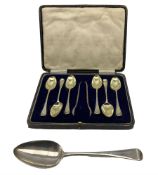 Set of six Victorian silver tea spoons