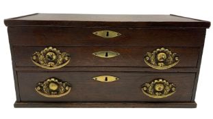 Small 19th century carpenters oak chest with hinged lid