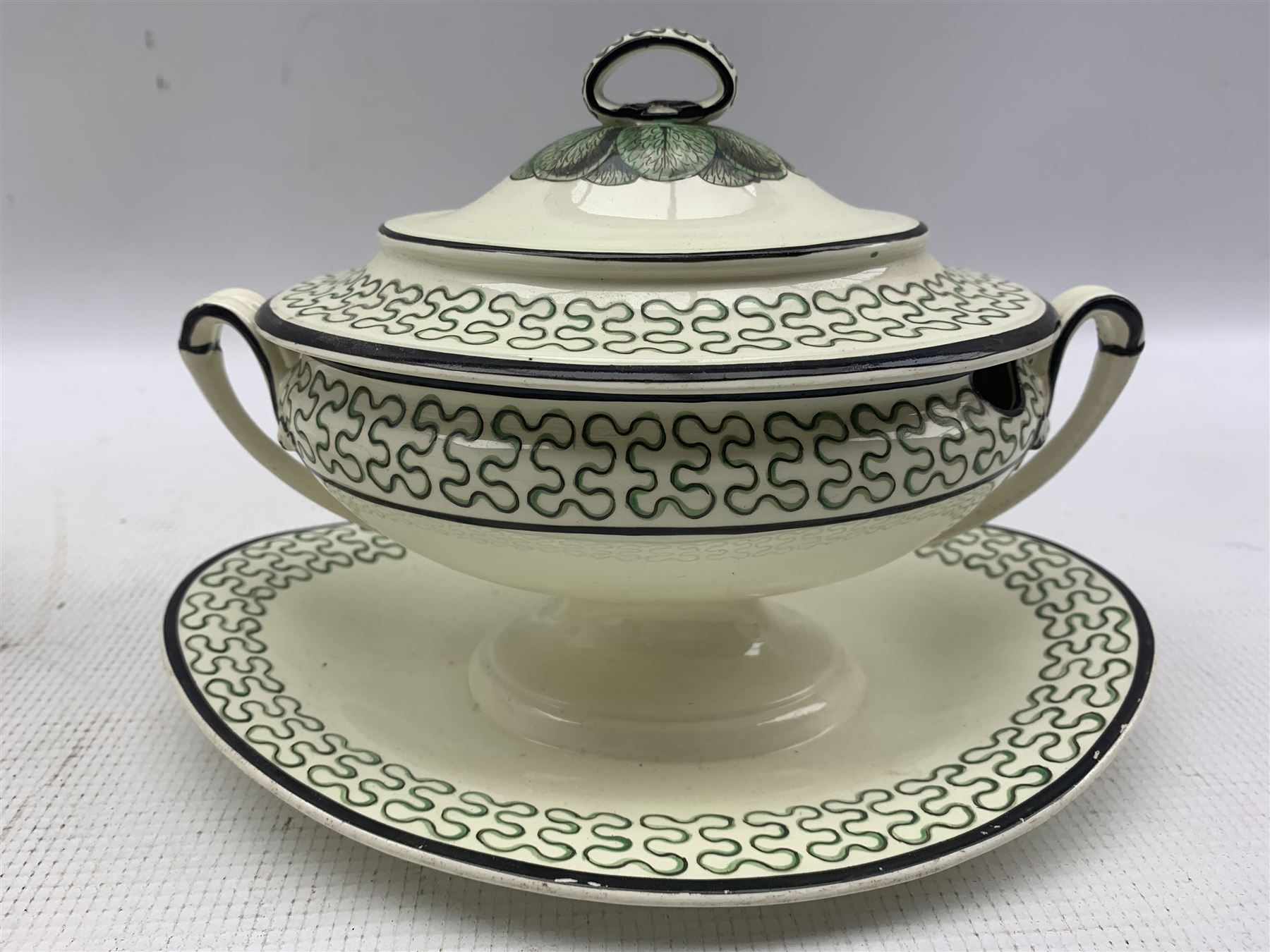 Pair of late 18th century Wedgwood Creamware sauce tureens and oval dish c1790 - Image 3 of 4
