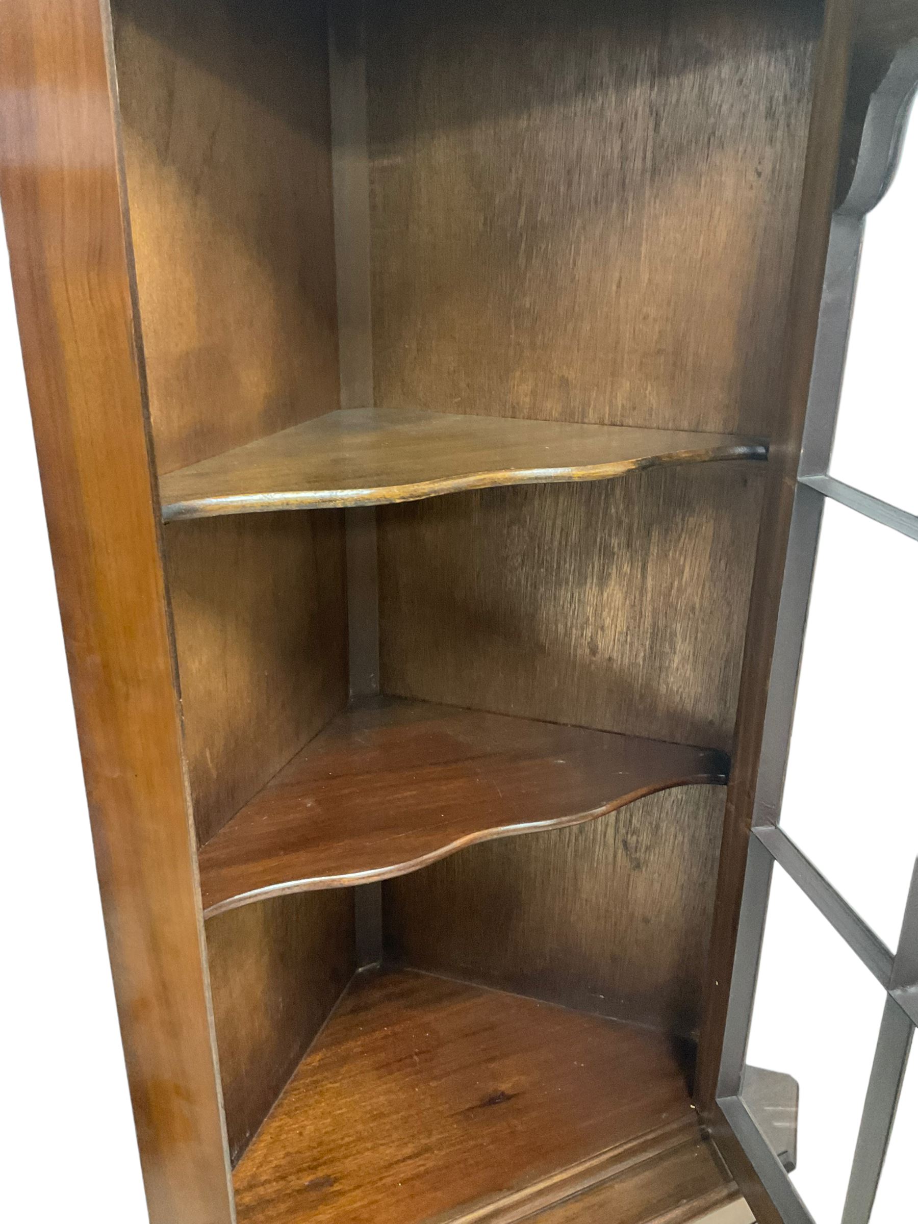 Mid 20th century walnut corner cabinet - Image 3 of 4