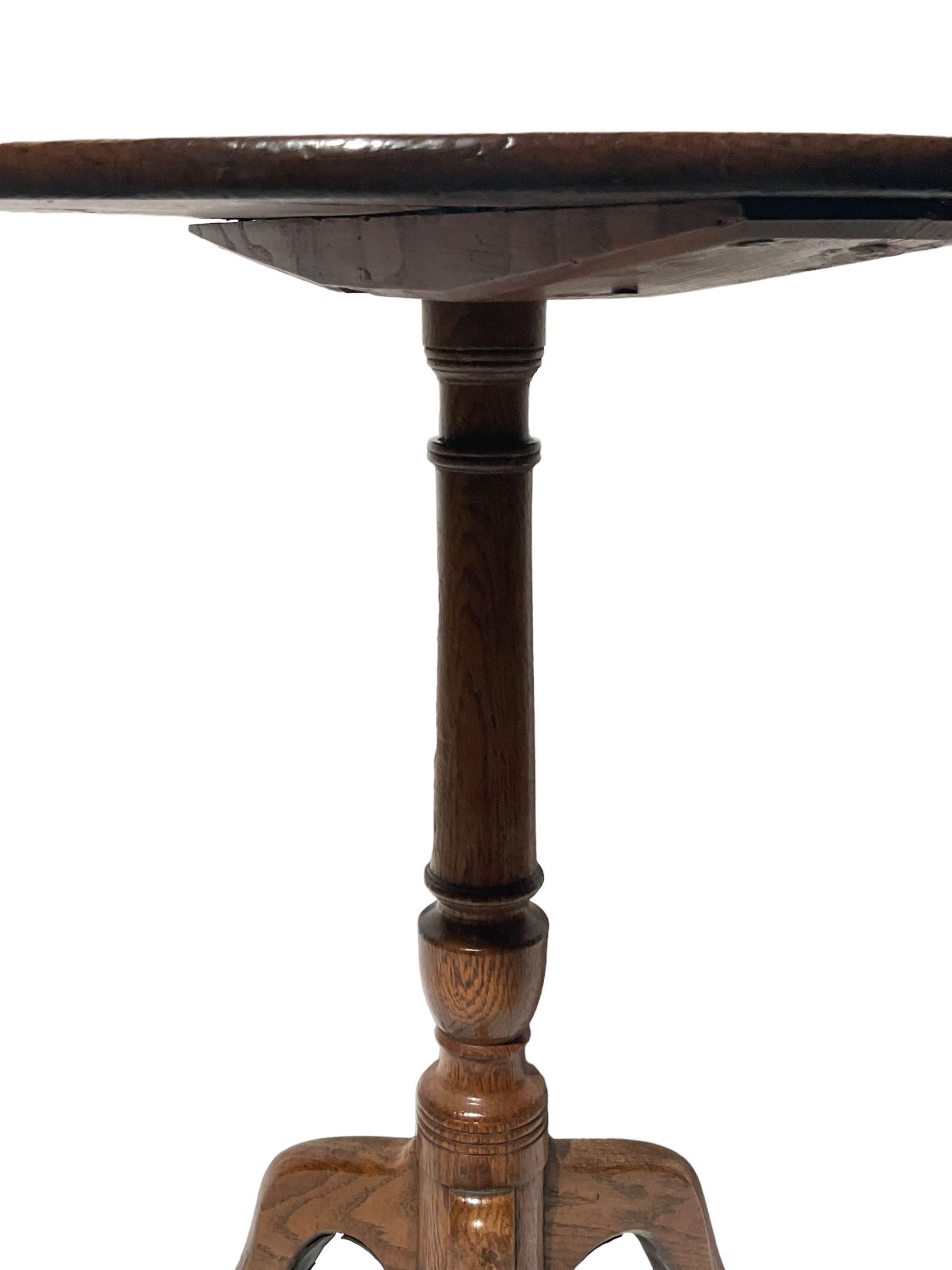 George III oak circular tripod table - Image 3 of 4