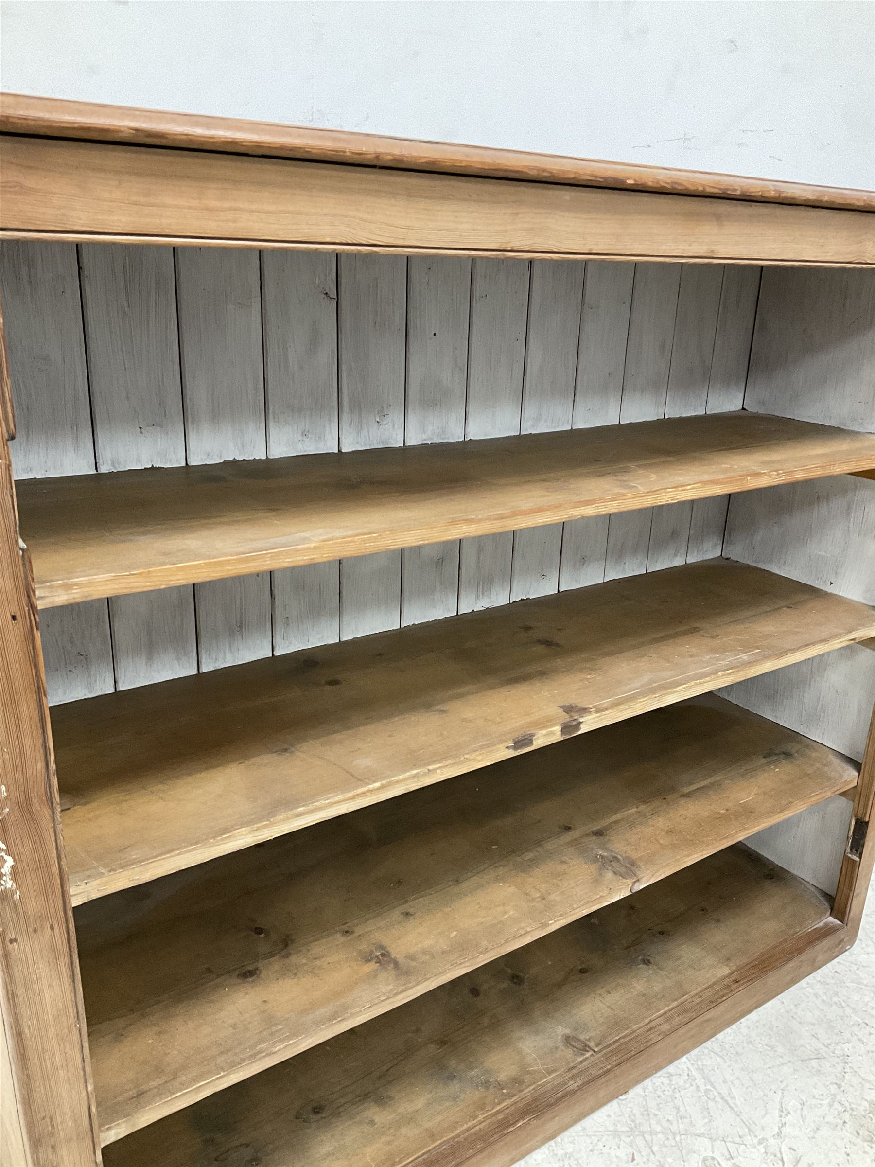 Victorian pine open bookcase - Image 4 of 5