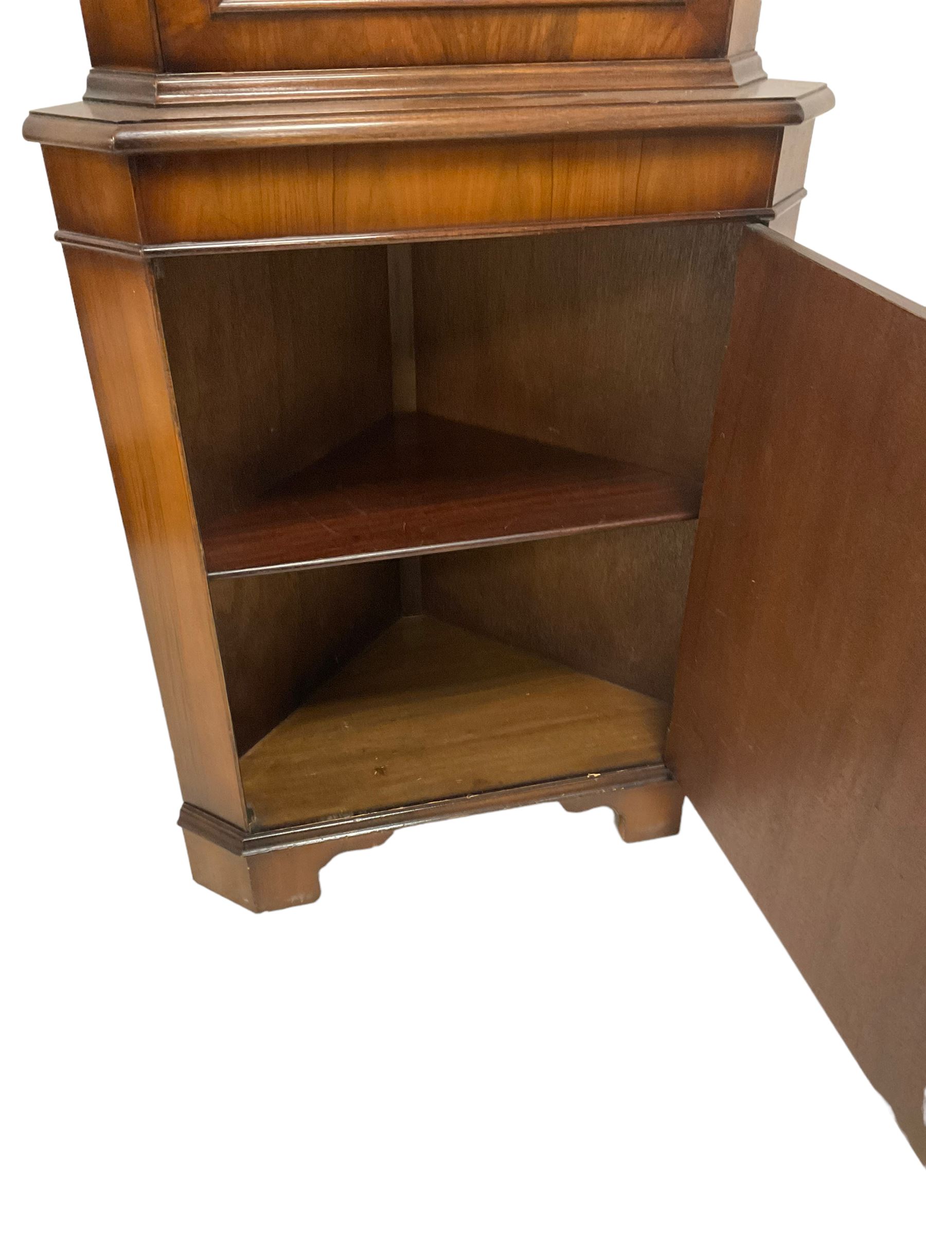 Mid 20th century walnut corner cabinet - Image 4 of 4
