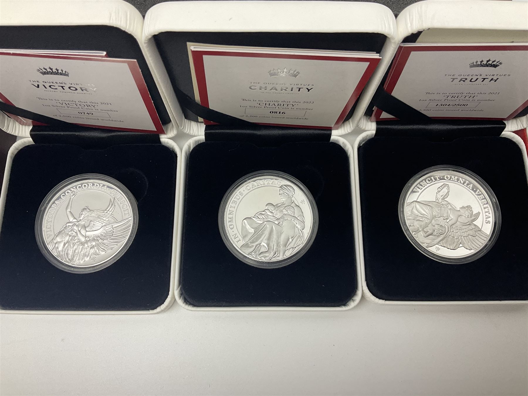 Commemorative coins and medallions including The Royal Mint United Kingdom 2005 '200th Anniversary T - Image 6 of 9