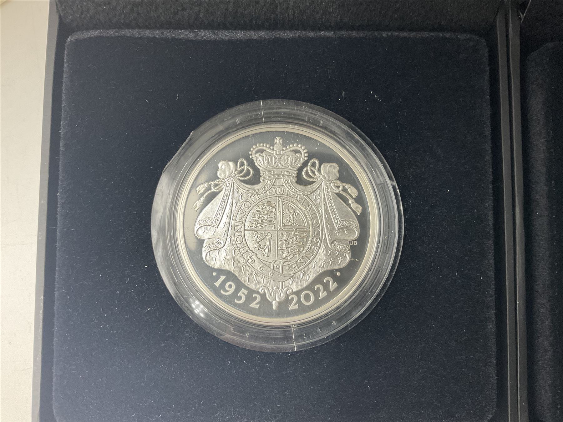 The Royal Mint United Kingdom 2022 'The Platinum Jubilee of Her Majesty The Queen' silver proof pied - Image 2 of 7