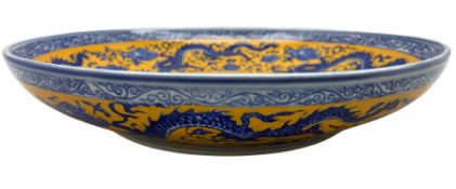 Chinese export charger in blue and white decorated with dragons and edged with border containing fol