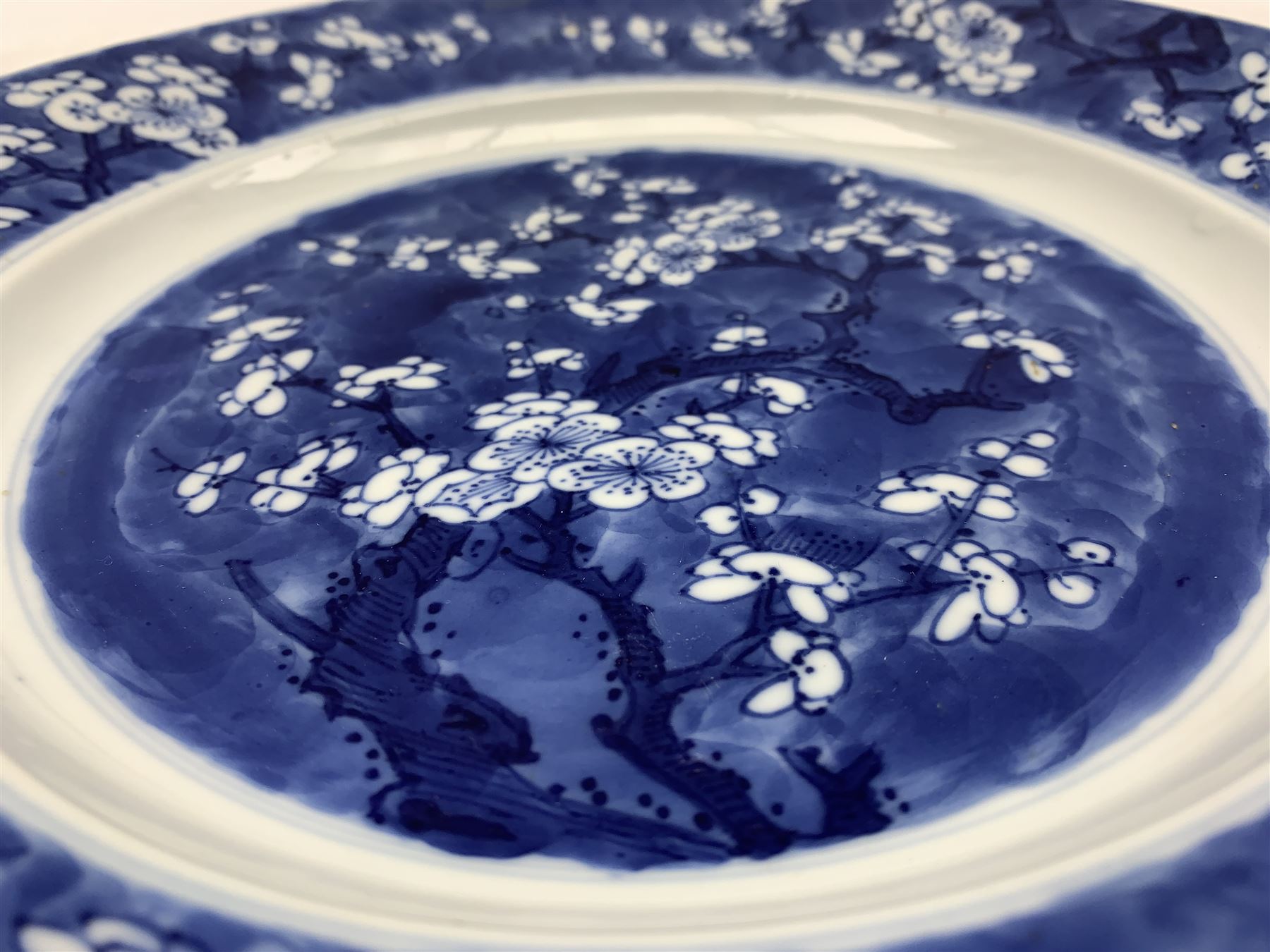 18th century Chinese kangxi blue and white plate - Image 2 of 5