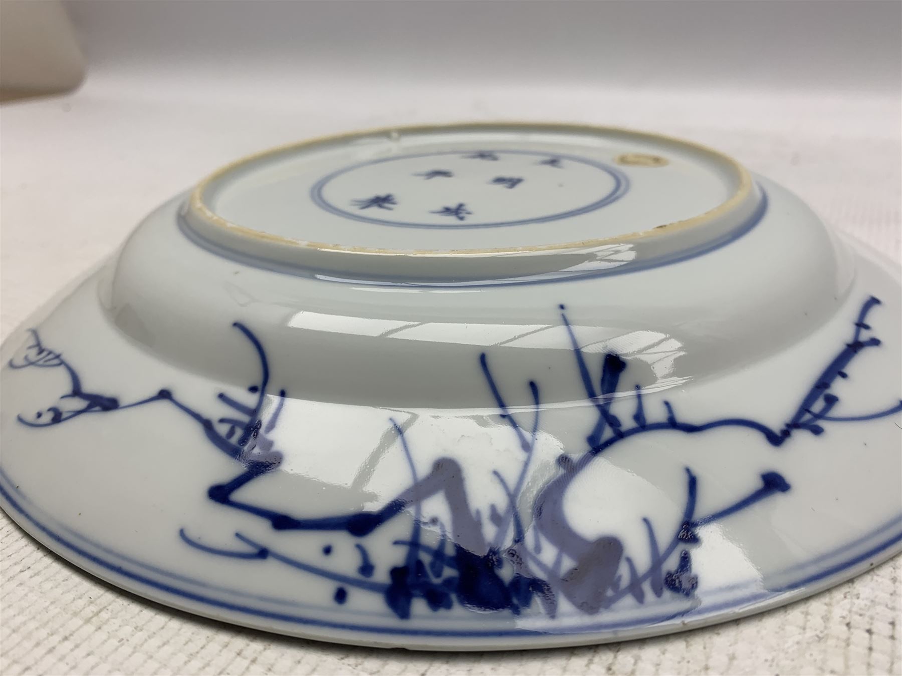 18th century Chinese kangxi blue and white plate - Image 4 of 5