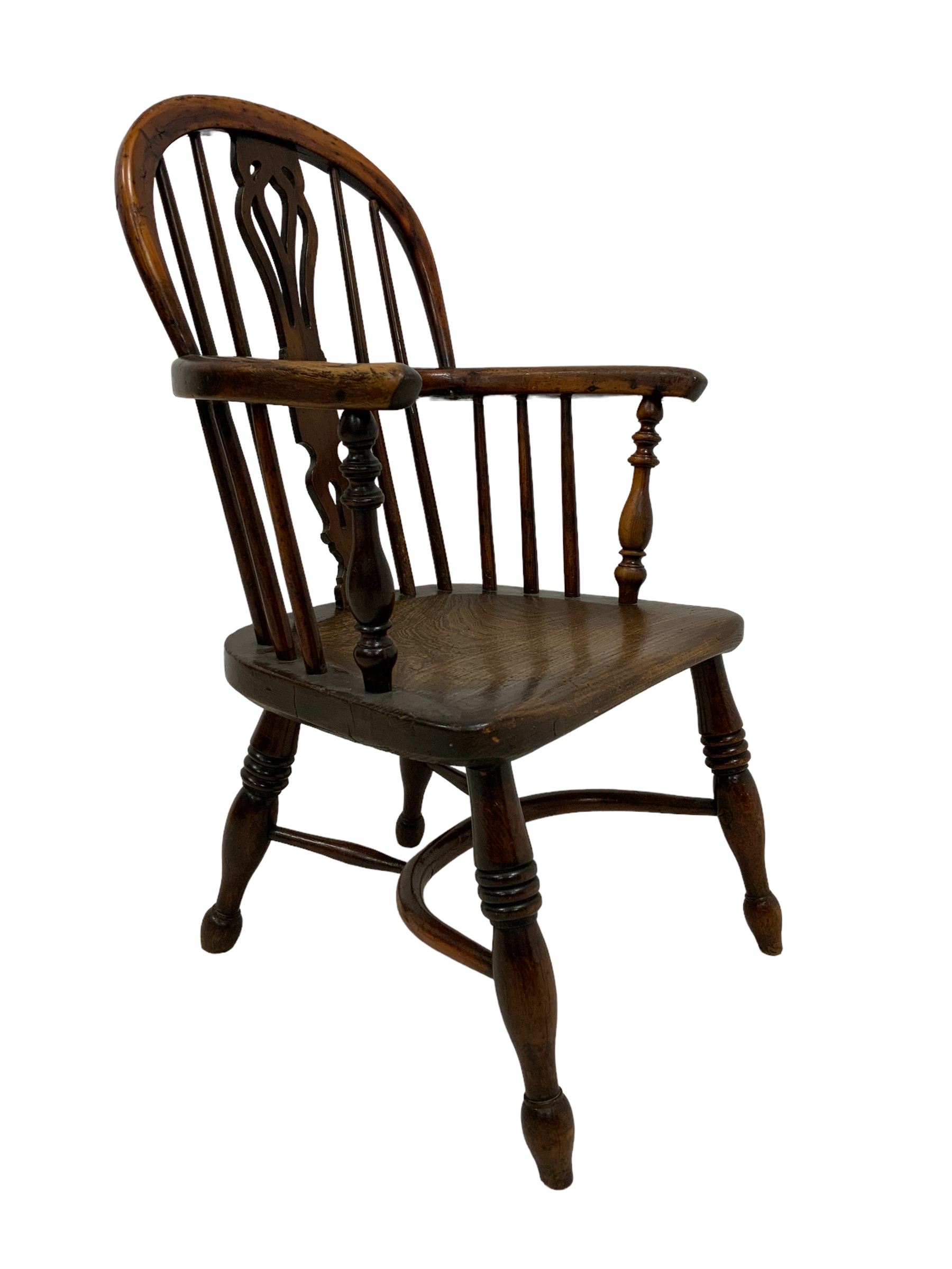 19th century elm and yew child's Windsor chair - Image 2 of 7