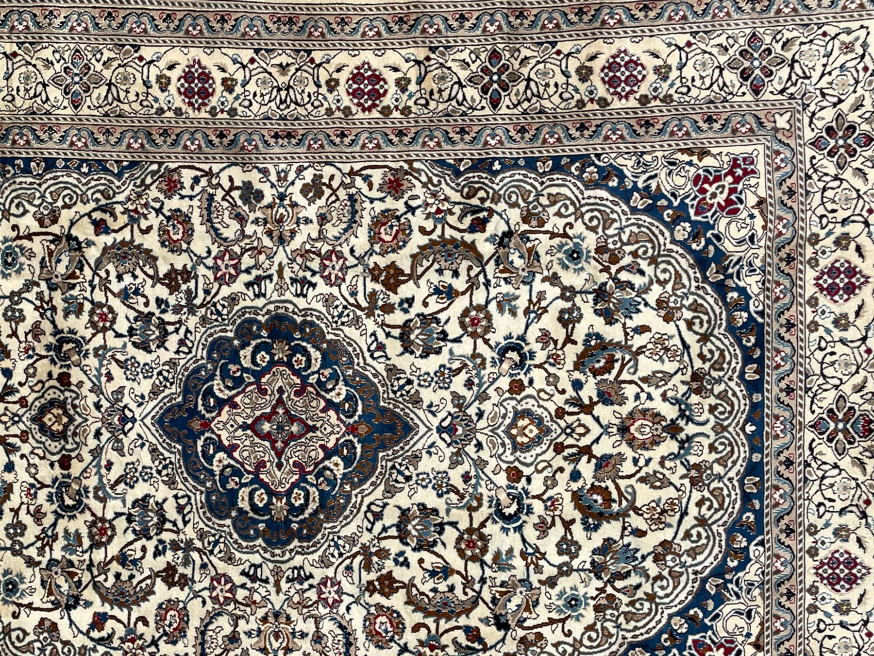 Perisan Kashan ivory ground rug - Image 3 of 10