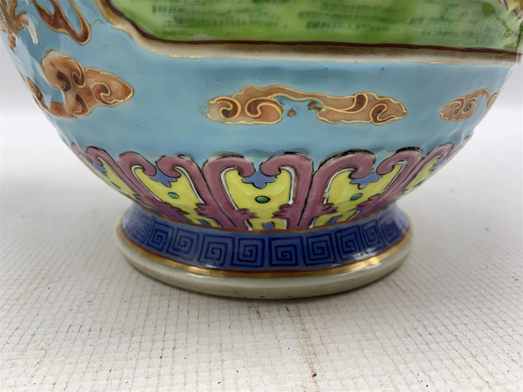 Pair of Chinese Canton Famille Rose twin handled vases - Image 9 of 12