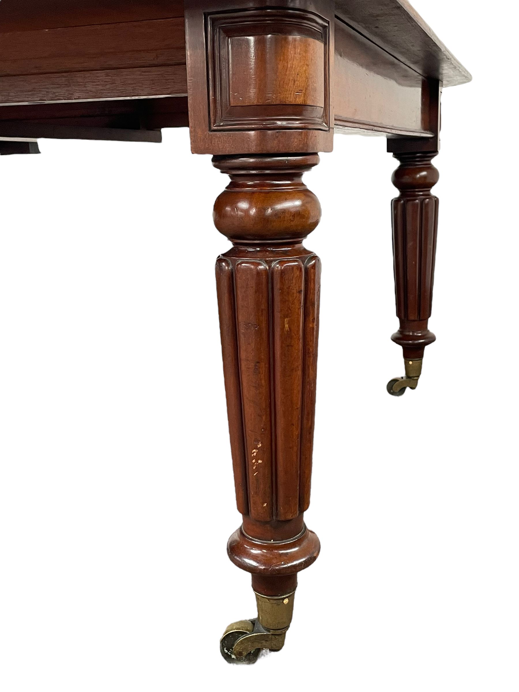 Victorian mahogany extending dining table - Image 9 of 19