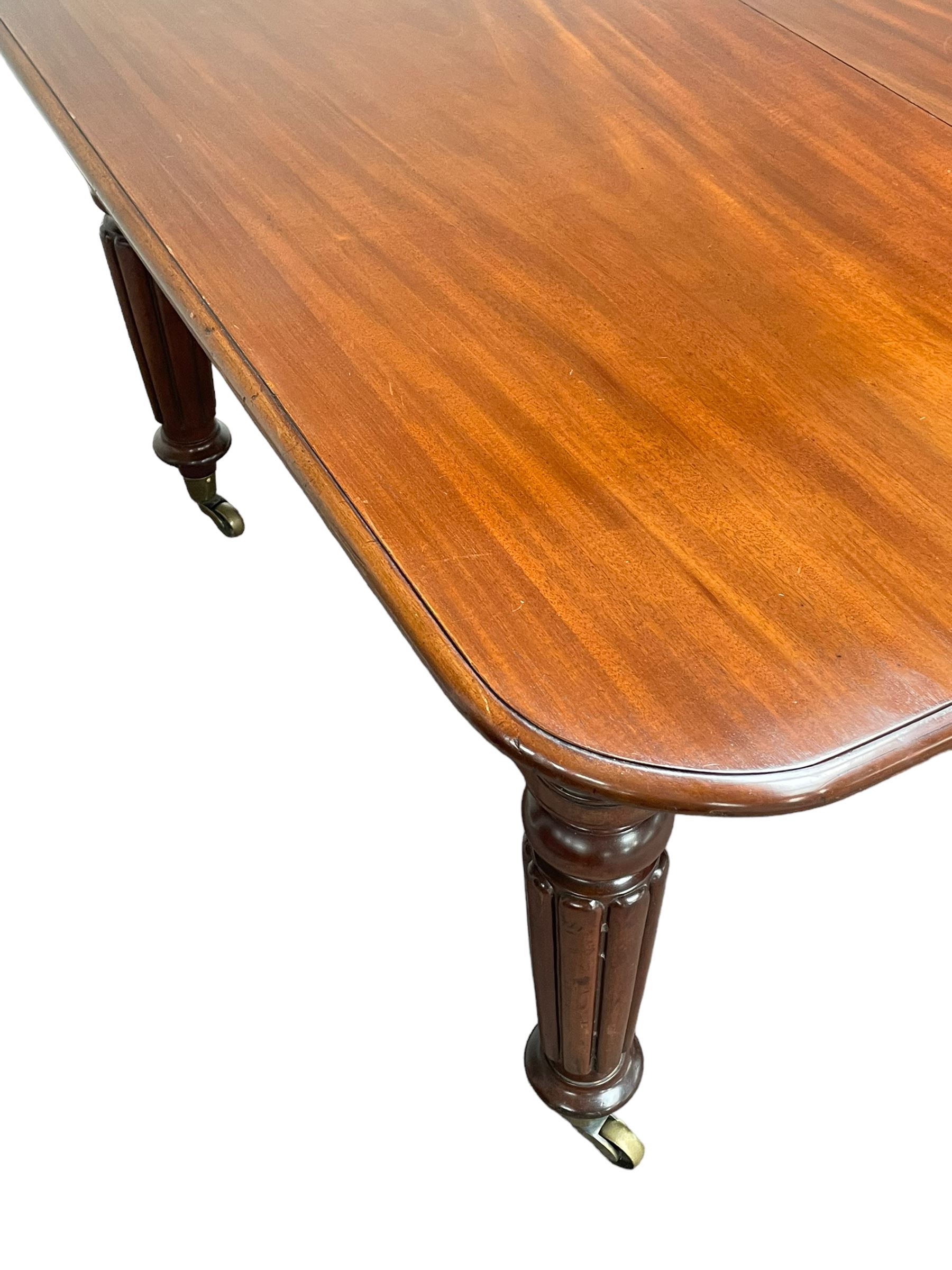 Victorian mahogany extending dining table - Image 5 of 19