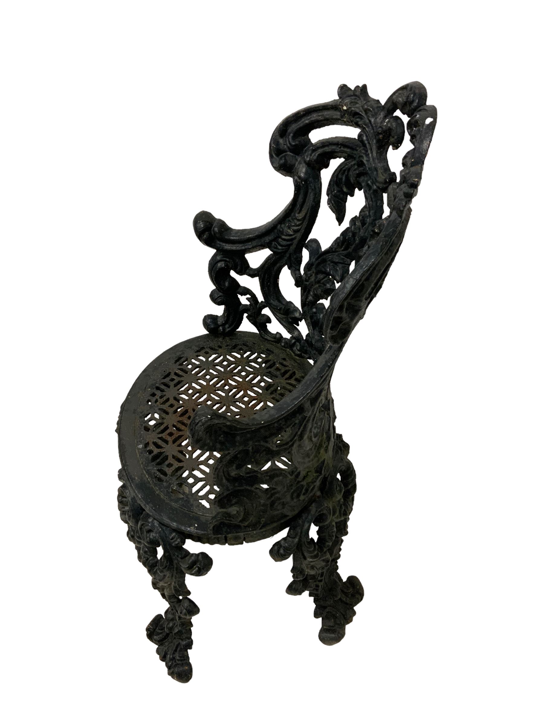 Late 19th century painted heavy ornate cast iron garden chair - Image 3 of 7