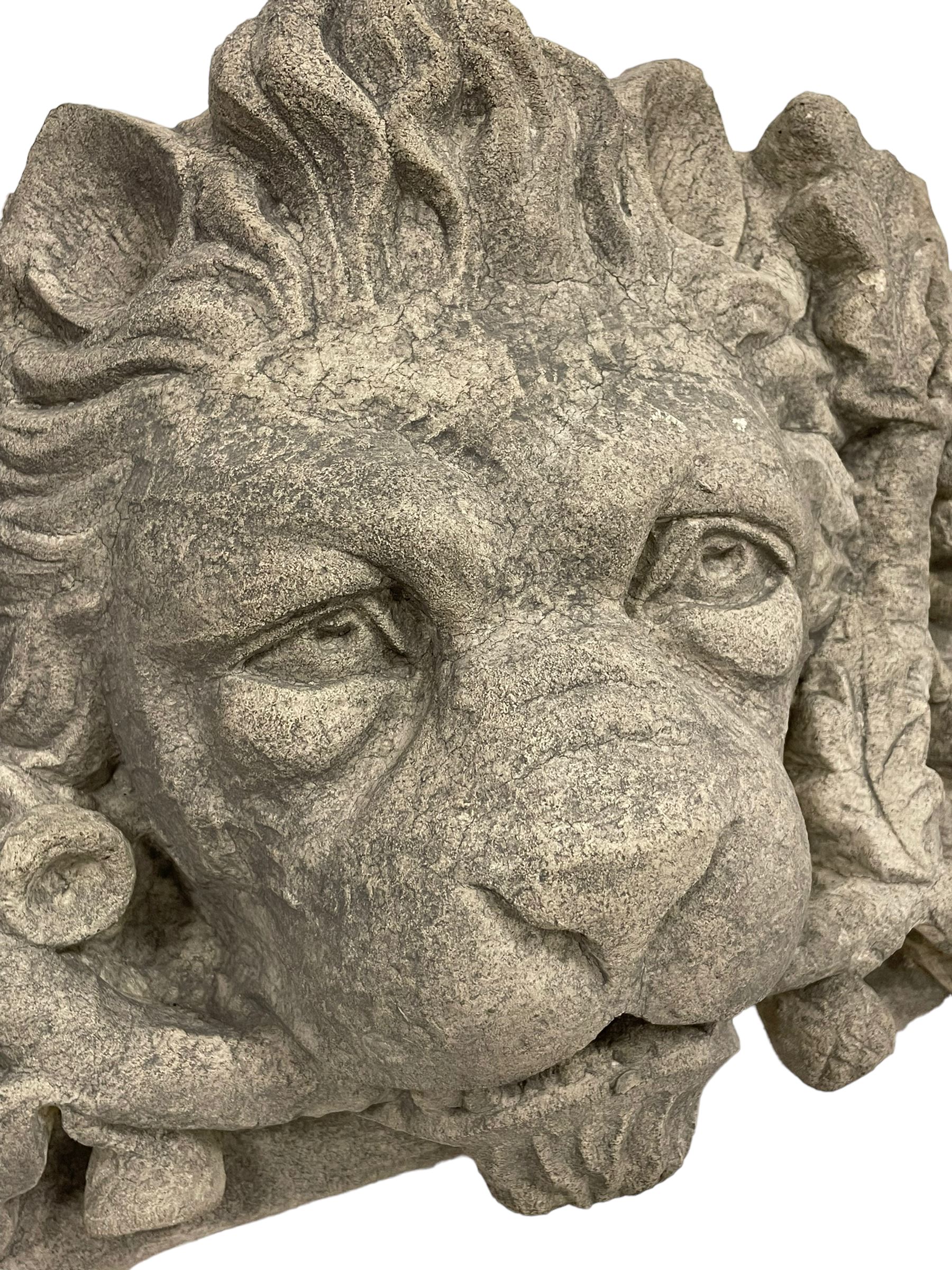 Composite lion mask wall mounted fountain - Image 4 of 5