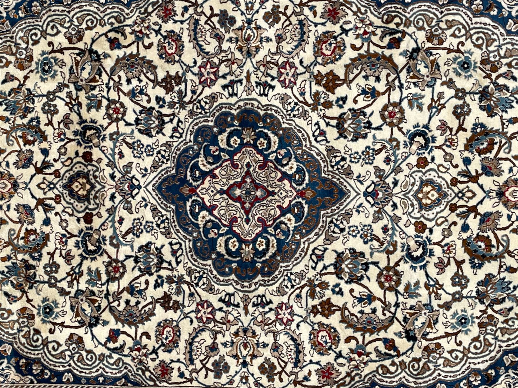 Perisan Kashan ivory ground rug - Image 2 of 10