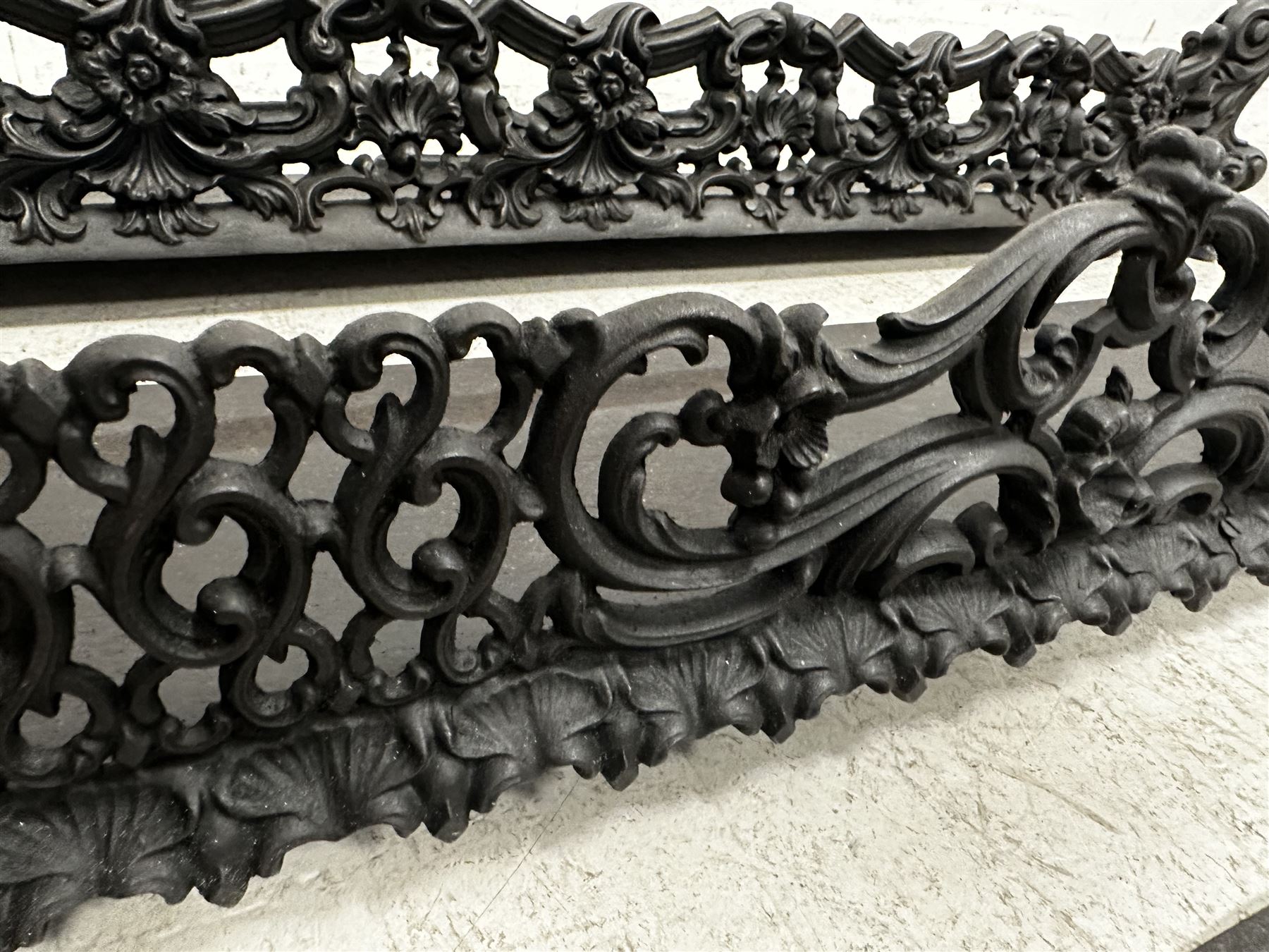 Three Victorian design graduated cast iron fire fenders - Image 4 of 6