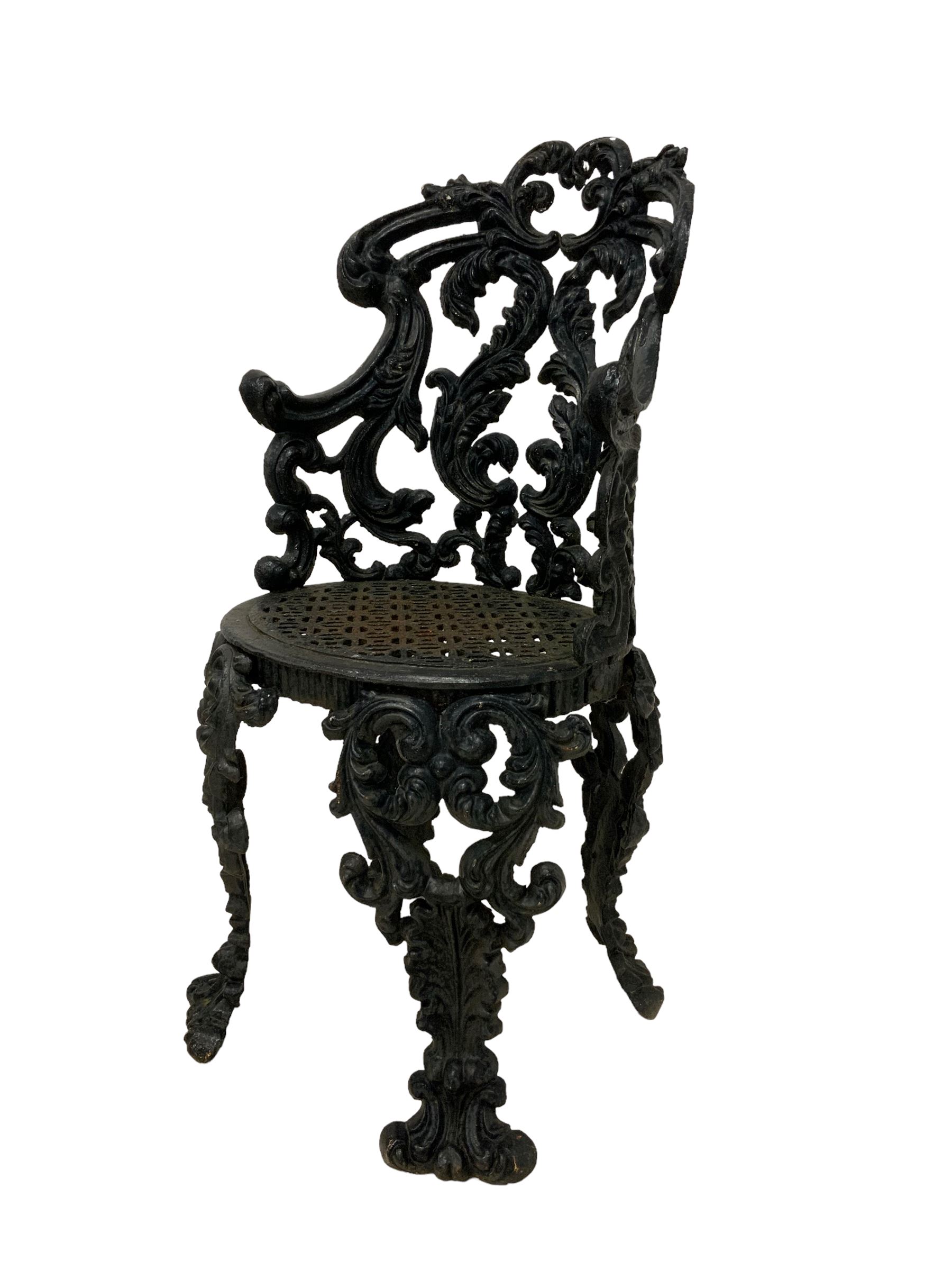Late 19th century painted heavy ornate cast iron garden chair - Image 2 of 7
