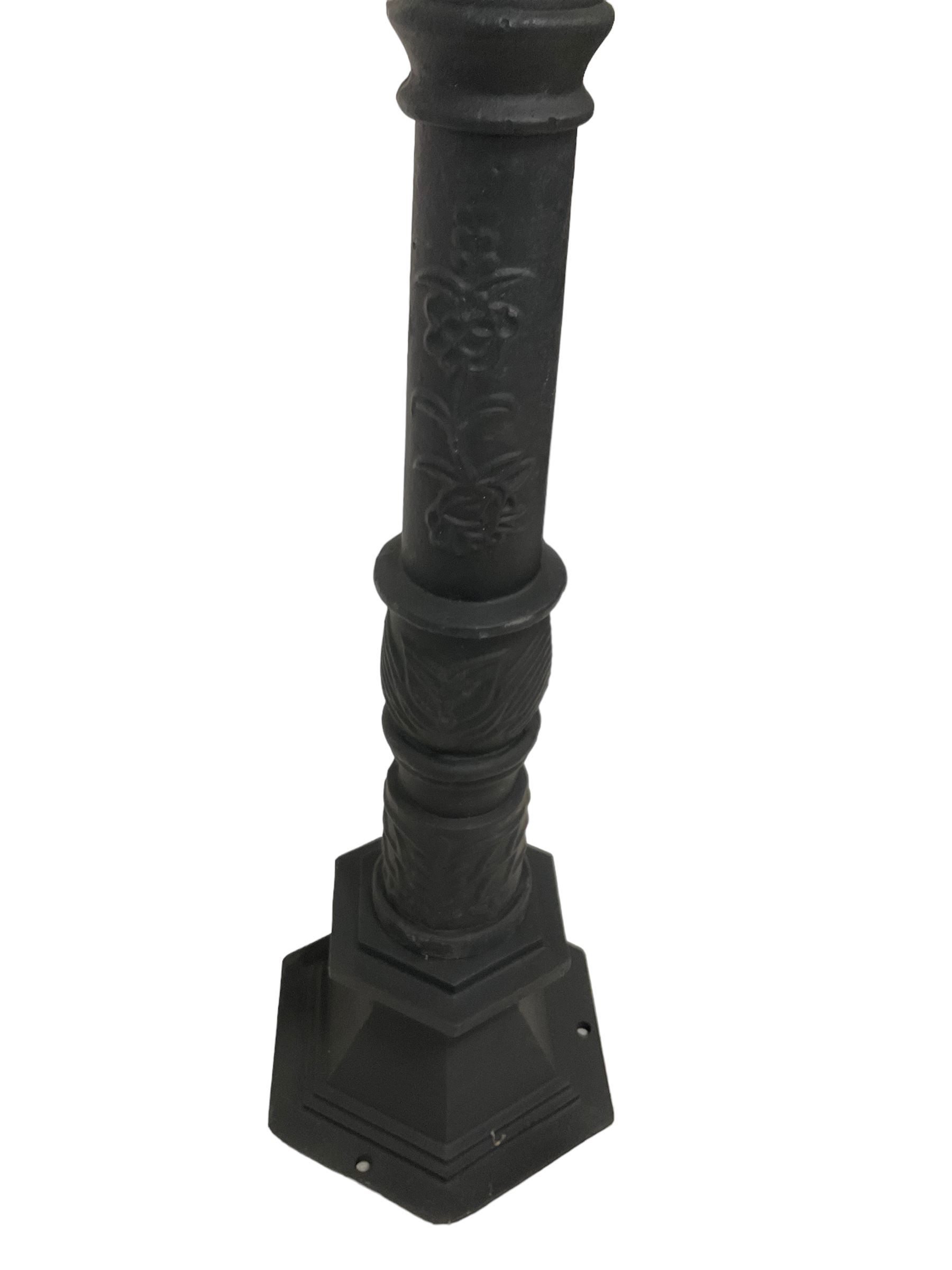 Victorian design cast iron street lamp with black lantern top - Image 3 of 3