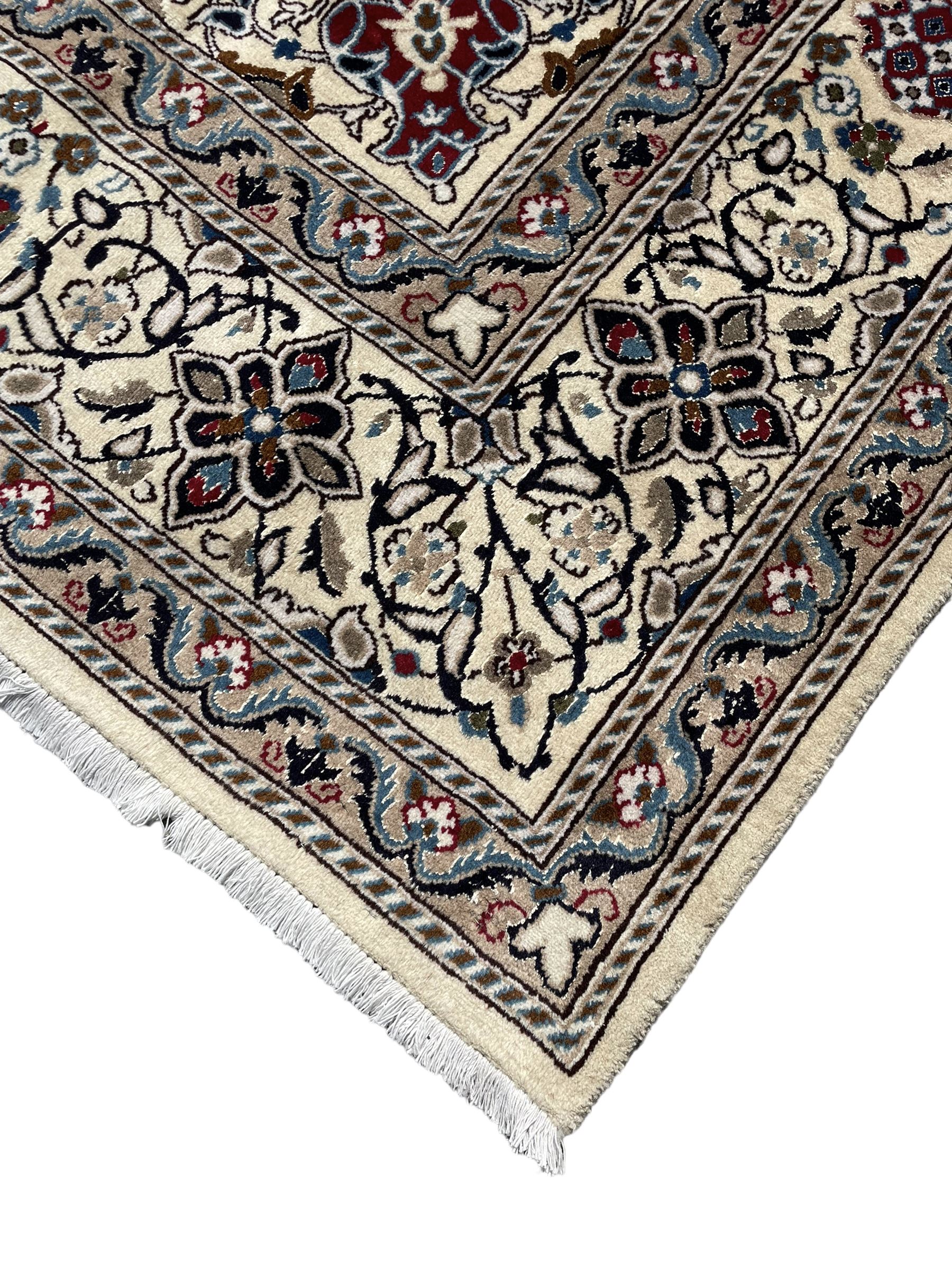 Perisan Kashan ivory ground rug - Image 4 of 10