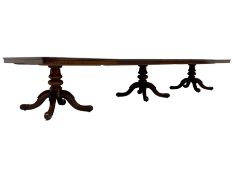 Early Victorian mahogany extending triple pillar dining table