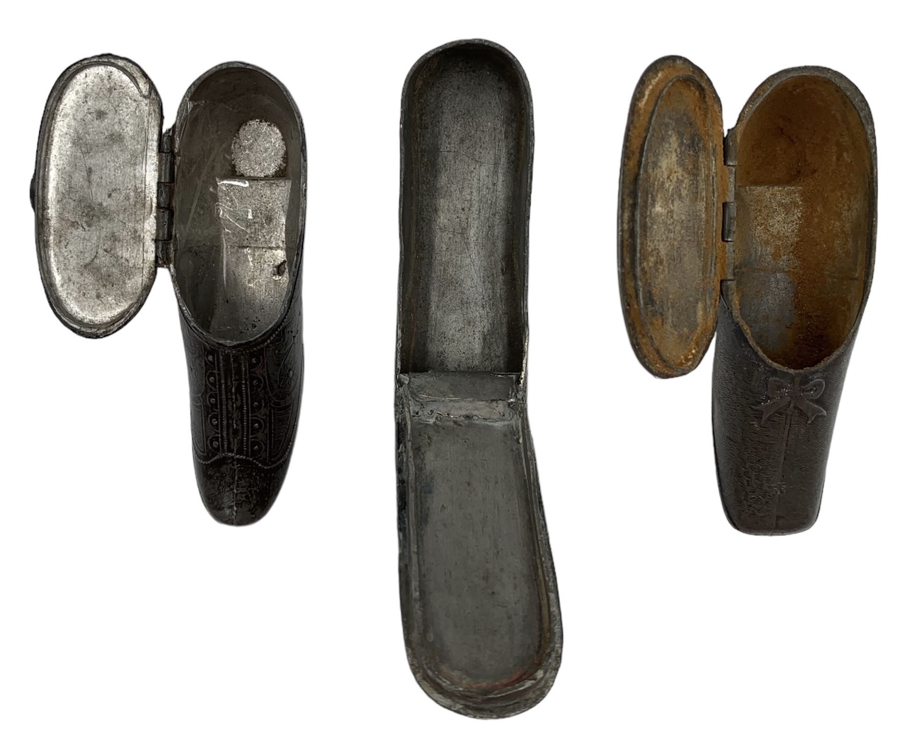 Three 19th century pewter snuff boxes in the form of shoes - Image 3 of 6