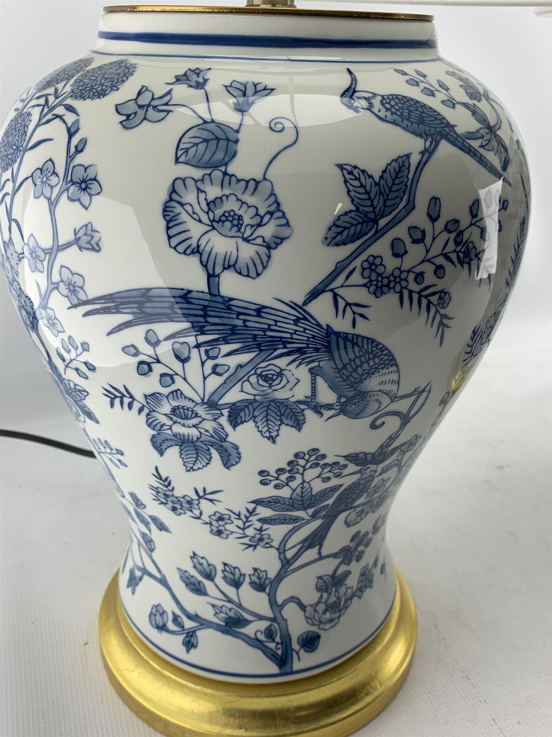 Pair of Chinese blue and white porcelain table lamps - Image 3 of 3