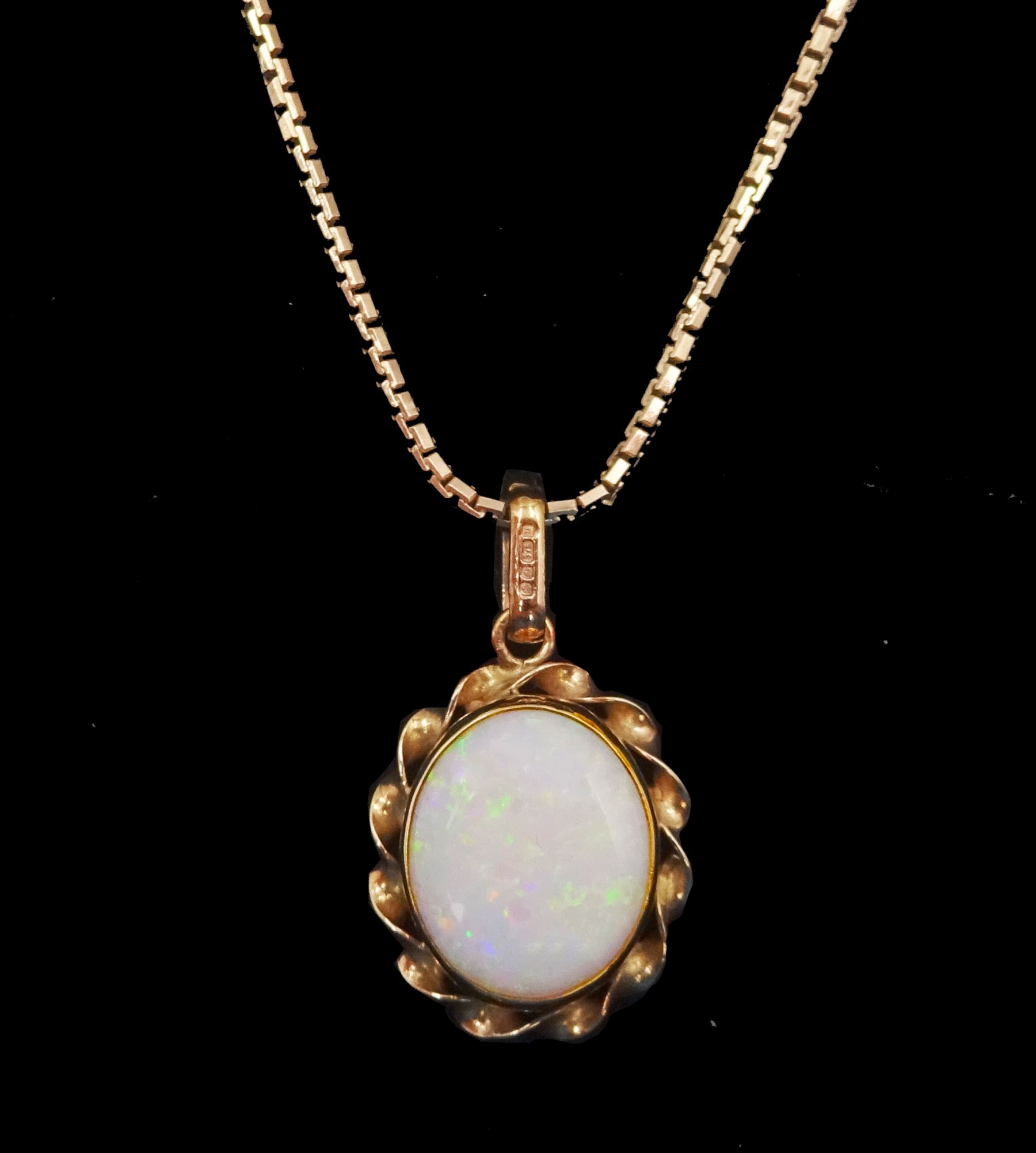 9ct gold oval opal pendant necklace