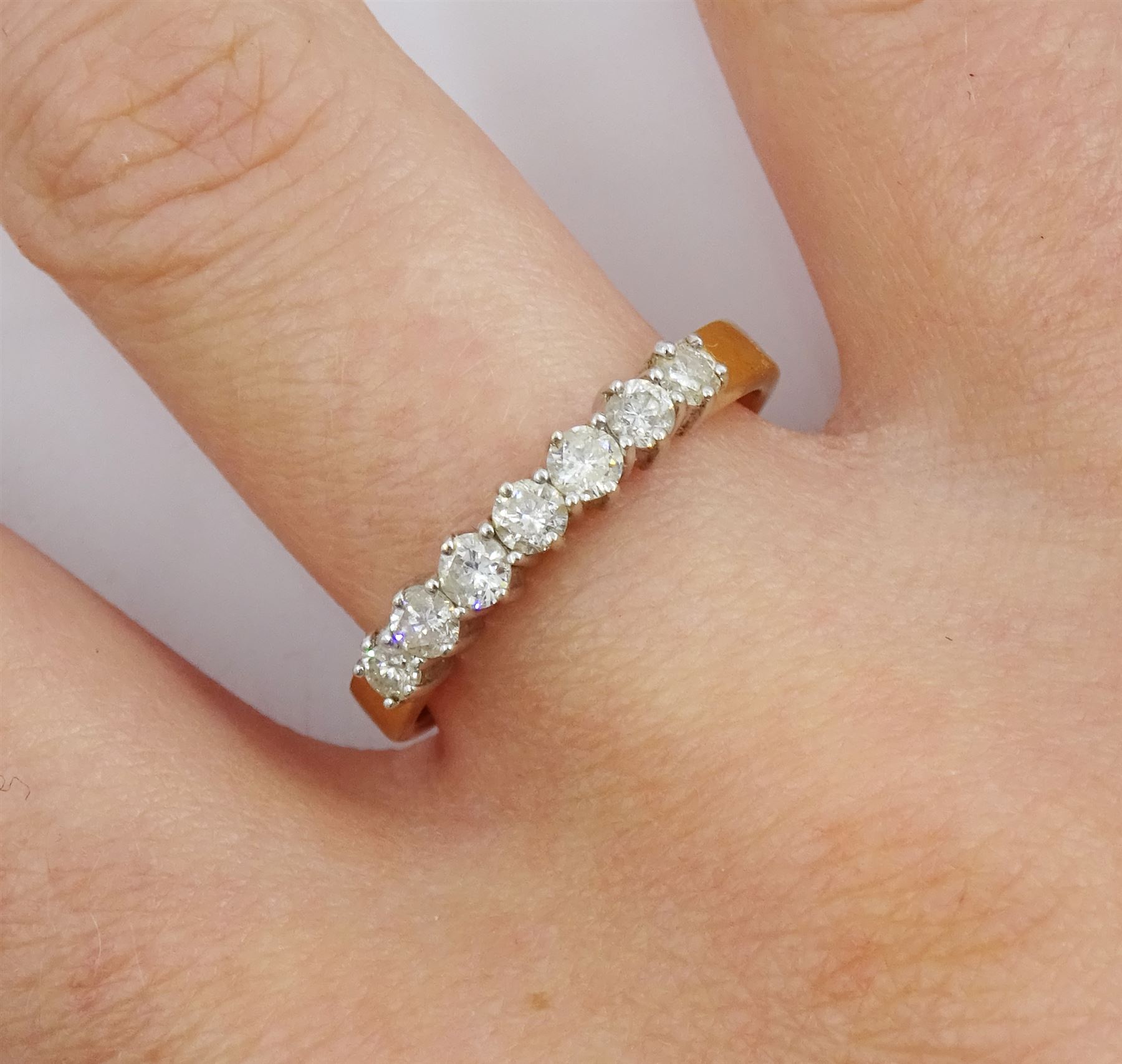 18ct white and yellow gold seven stone round brilliant cut diamond ring - Image 2 of 5