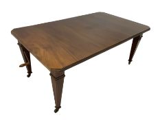 Edwardian mahogany telescopic extending dining table with additional leaf