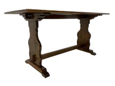 Late 20th century oak dining table