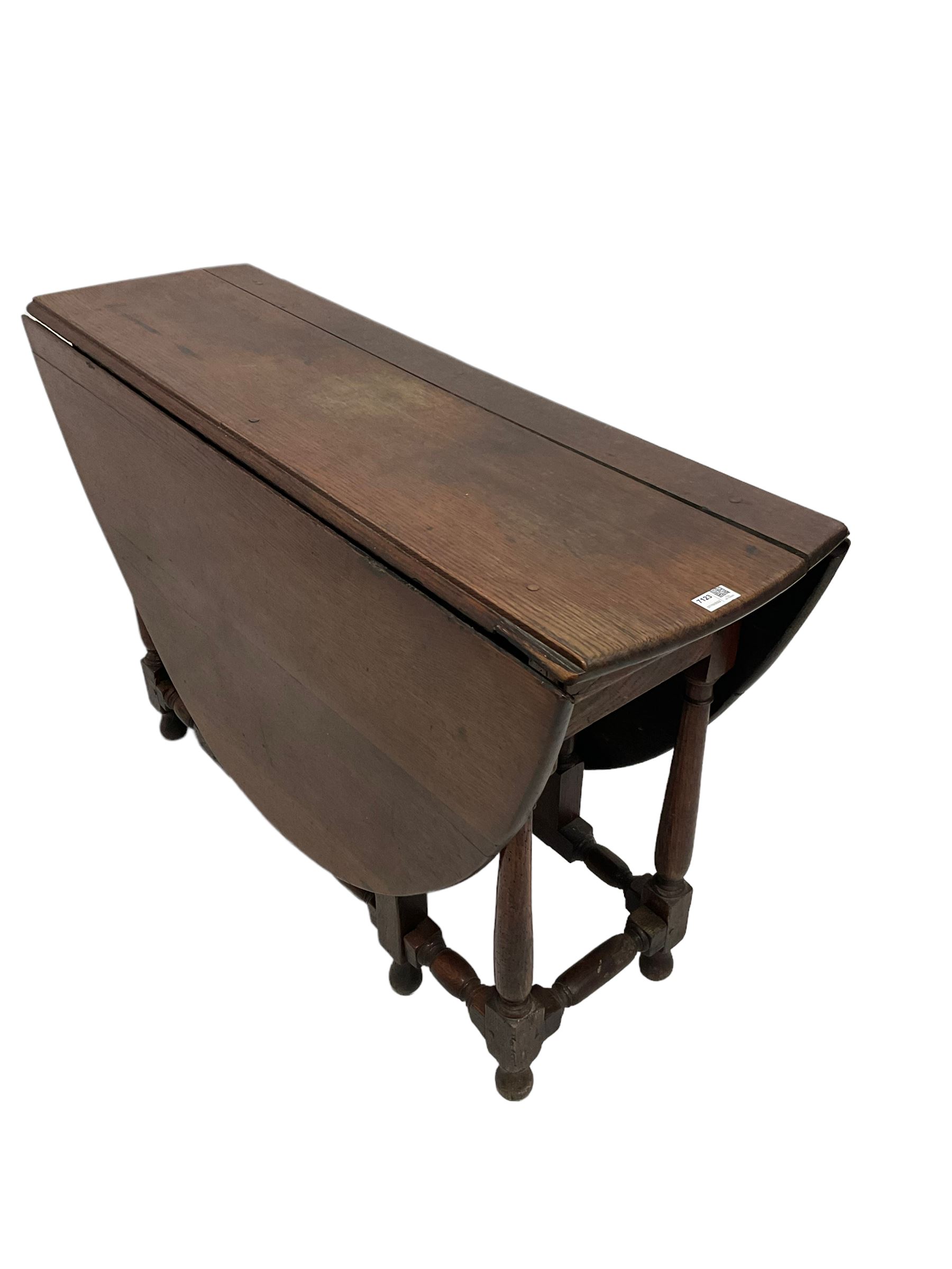 18th century oak drop leaf table - Image 2 of 3