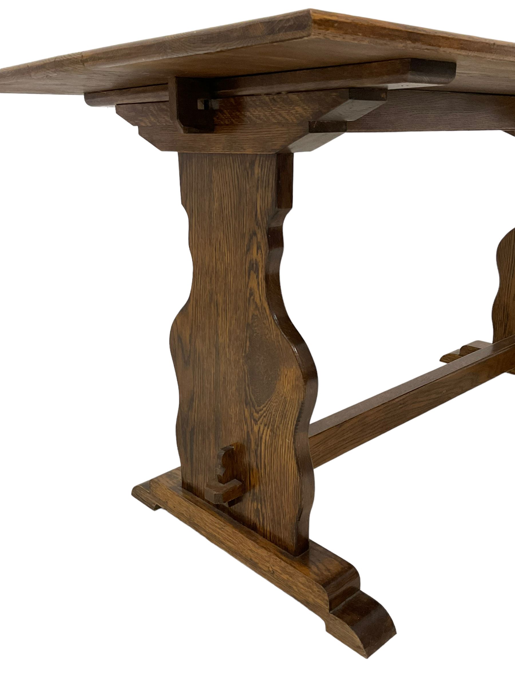 Late 20th century oak dining table - Image 3 of 3