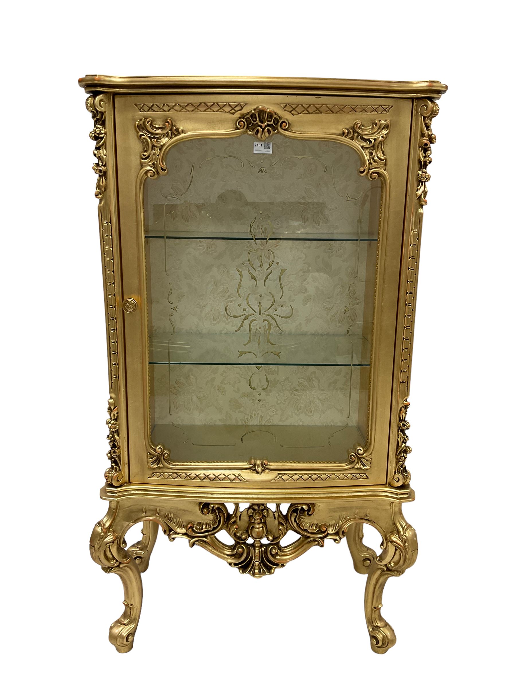 Silik Lo Stile Di Classe - Italian Rococo style gilt display or showcase cabinet