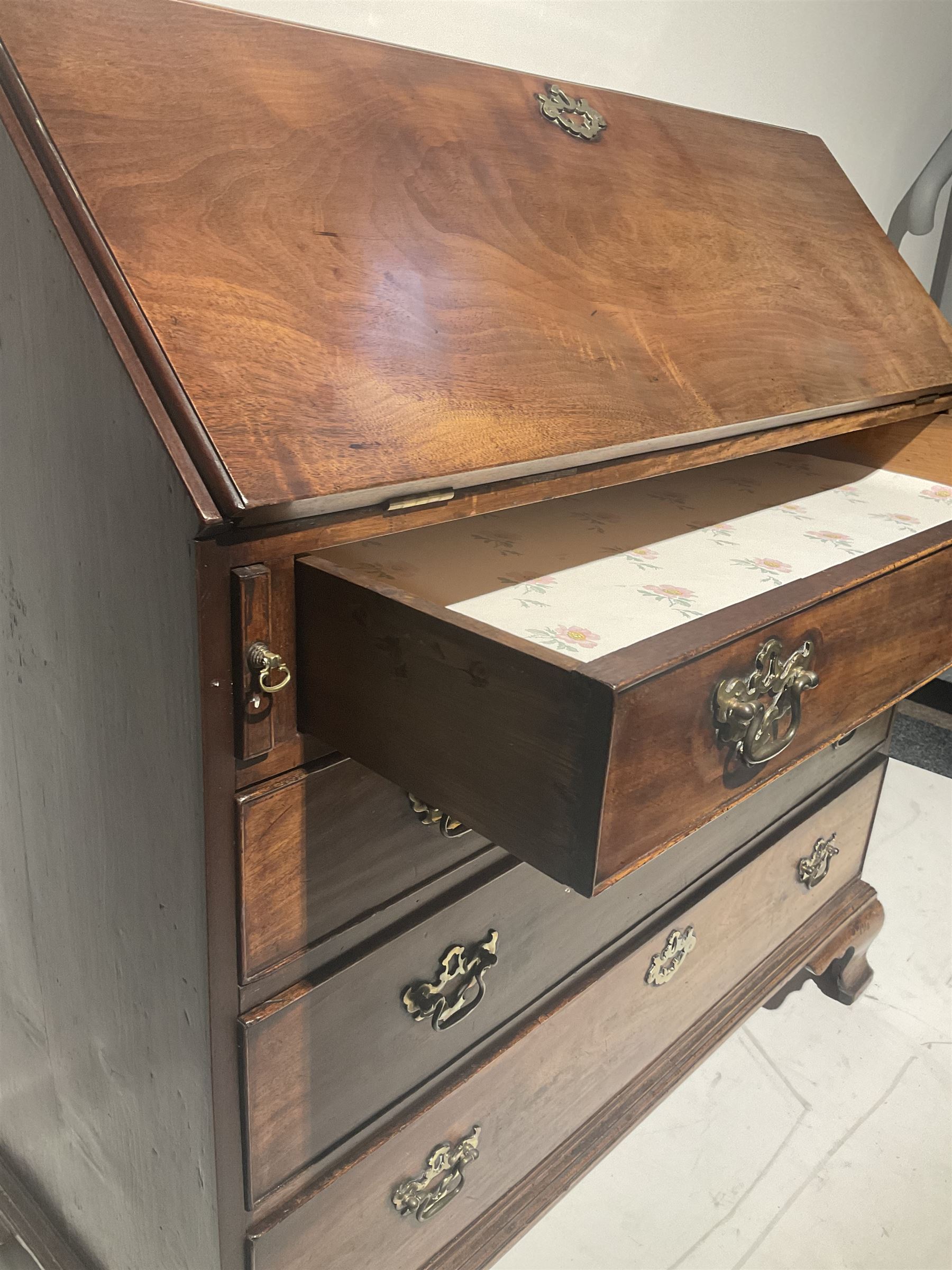 George III mahogany bureau - Image 4 of 4