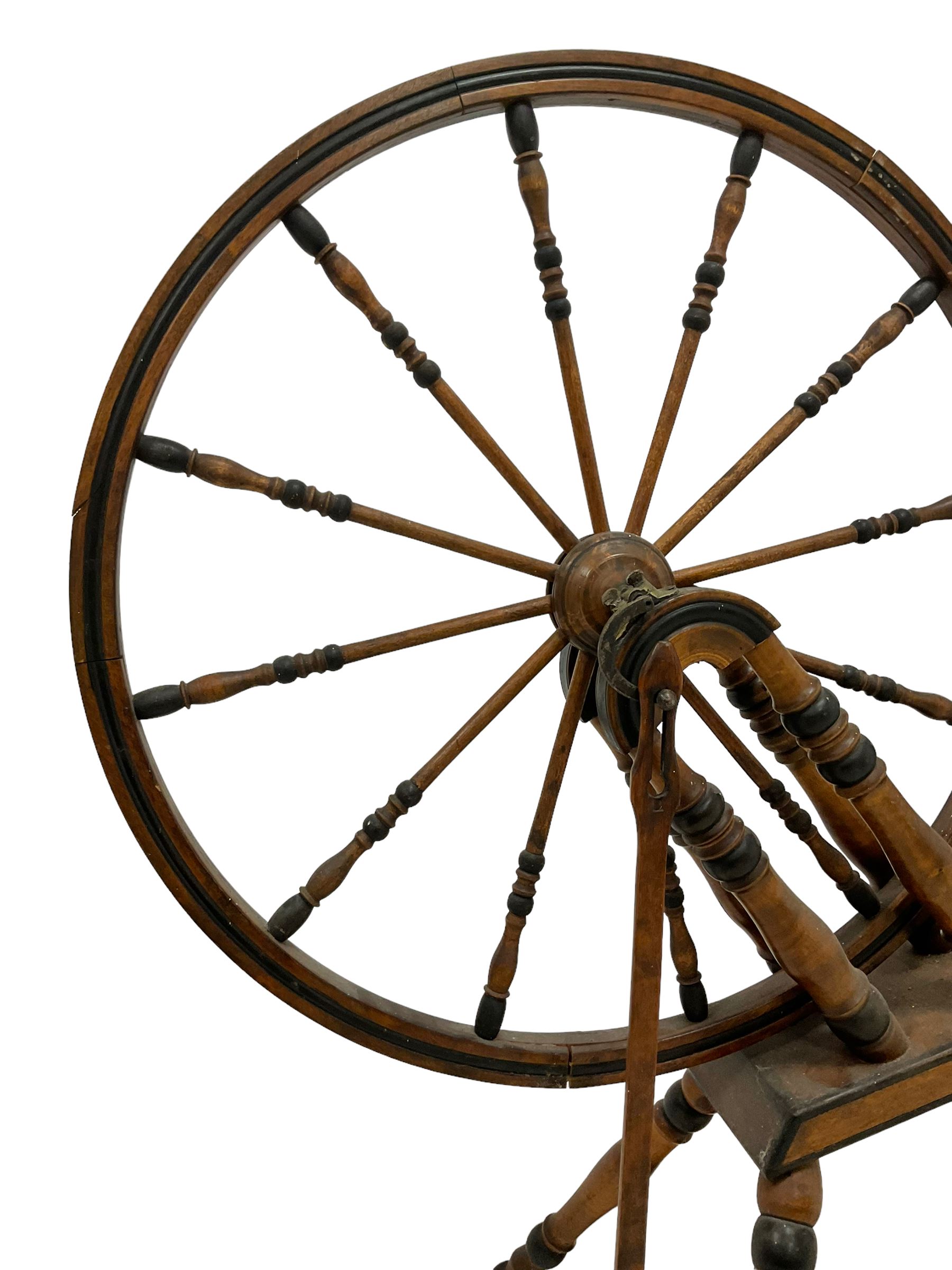 19th century beech spinning wheel with turned finials - Image 2 of 4