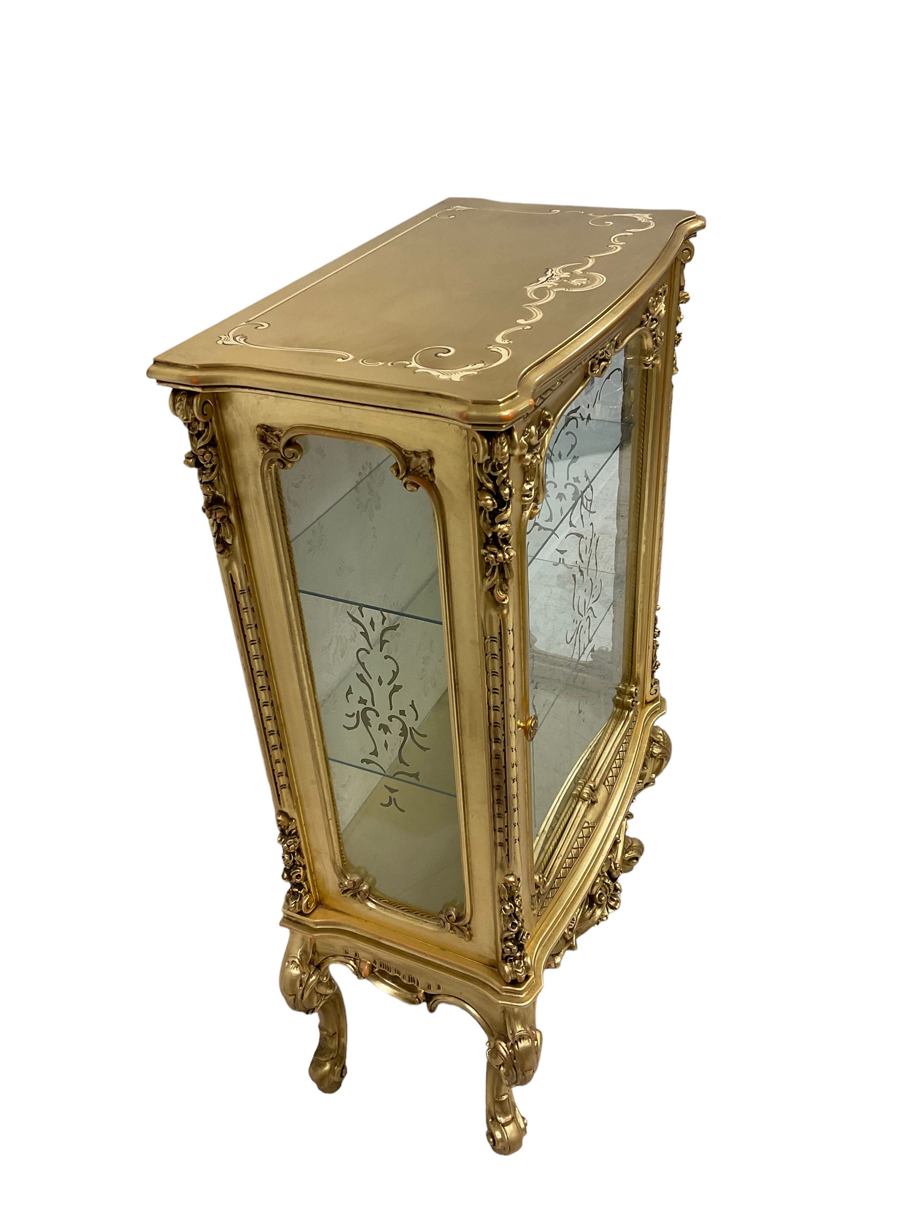 Silik Lo Stile Di Classe - Italian Rococo style gilt display or showcase cabinet - Image 3 of 3