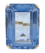 9ct gold large synthetic blue stone set ring