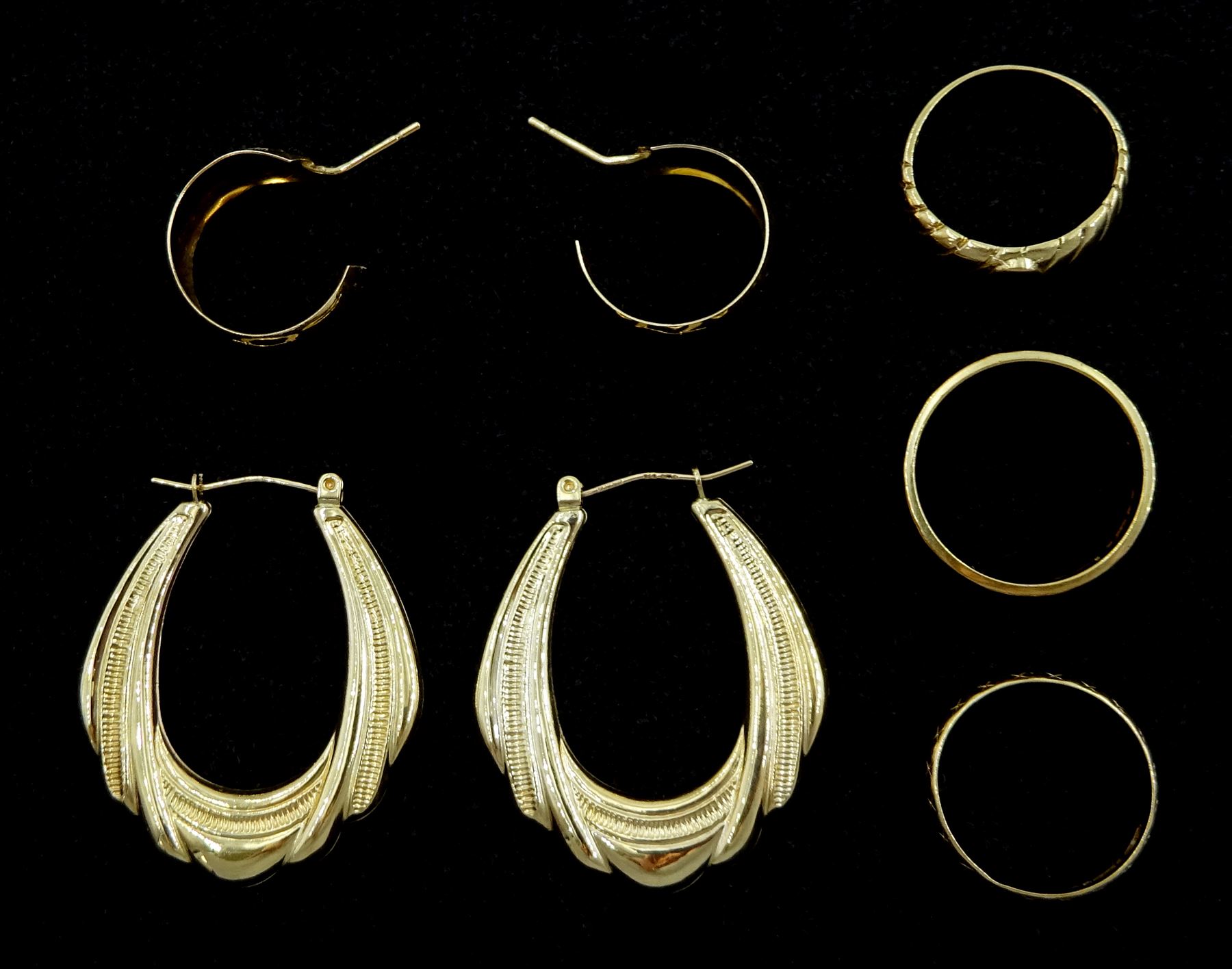 9ct gold jewellery including two pairs of hoop earrings and three rings