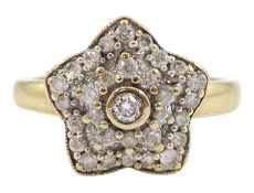9ct gold round brilliant cut diamond star shaped cluster ring