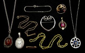 Early 20th century and later 9ct gold jewellery including garnet brooch